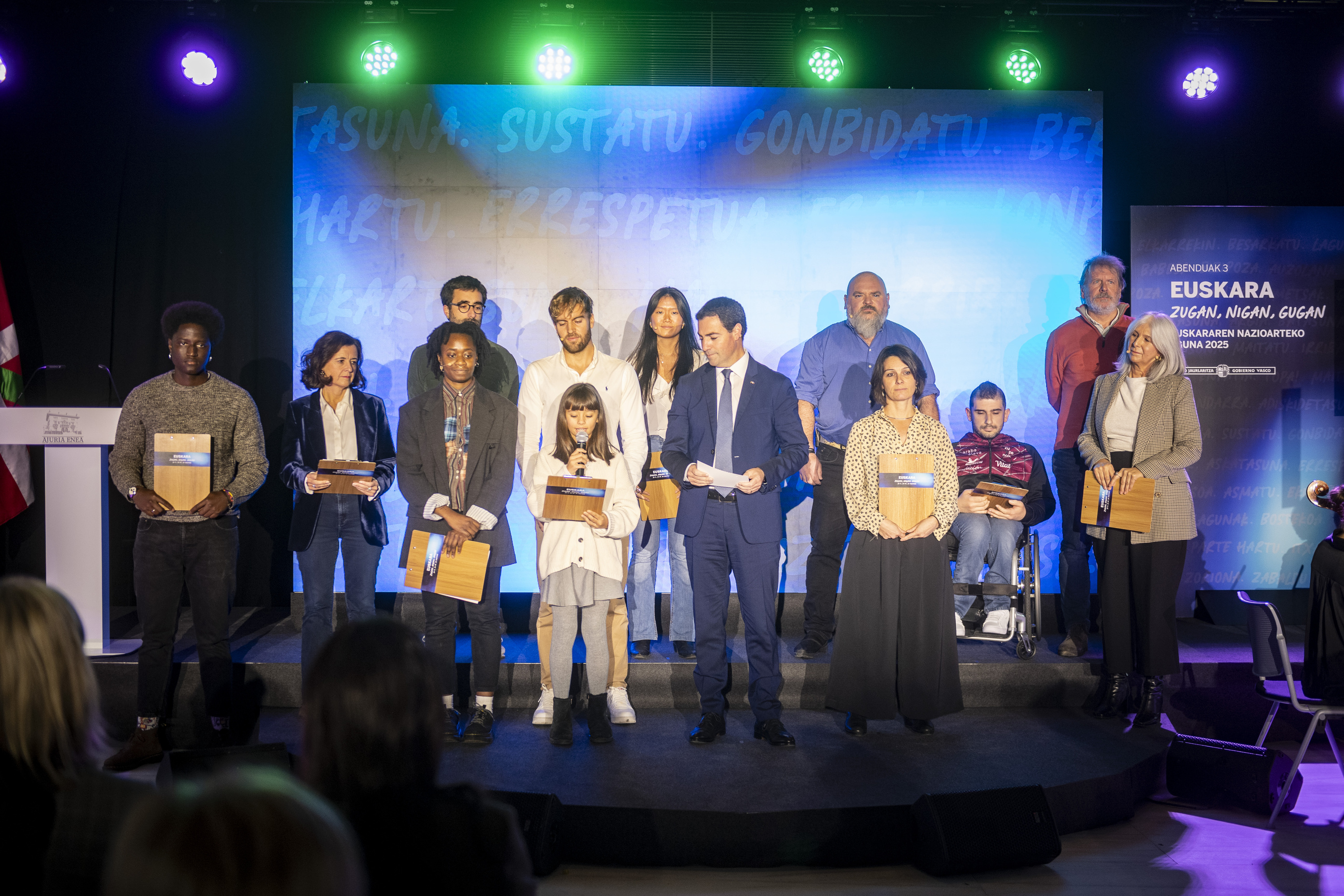 Euskararen Eguneko ekitaldia, gaur, Ajuriaenean. JAIZKI FONTANEDA / FOKU