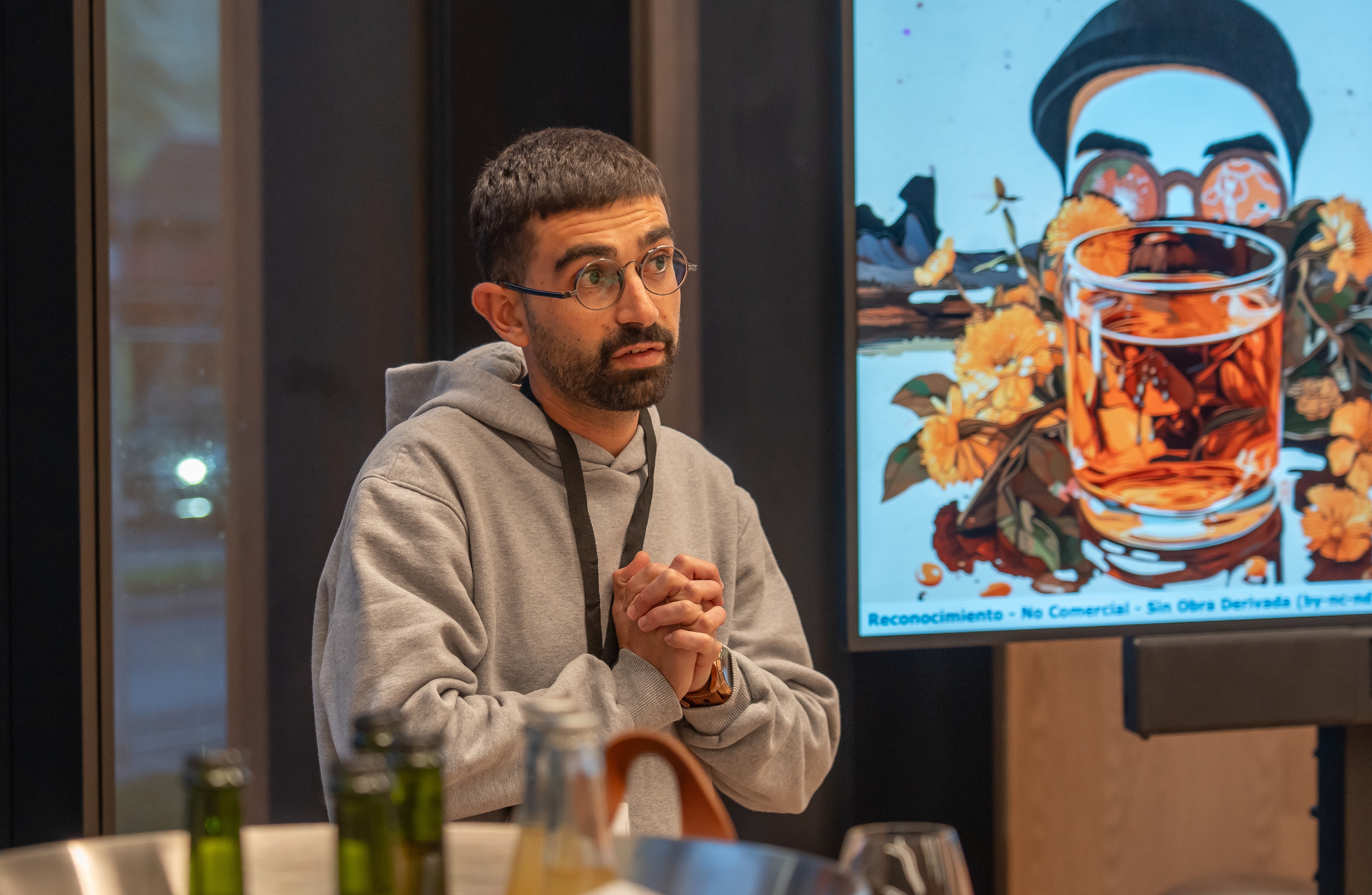 Jose de la Rosa, joan den astelehenean, GOEn, ezti urari buruzko bere hitzaldian: ‘Hidromela: historia, kultura eta zaporea’. ANDONI CANELLADA / FOKU