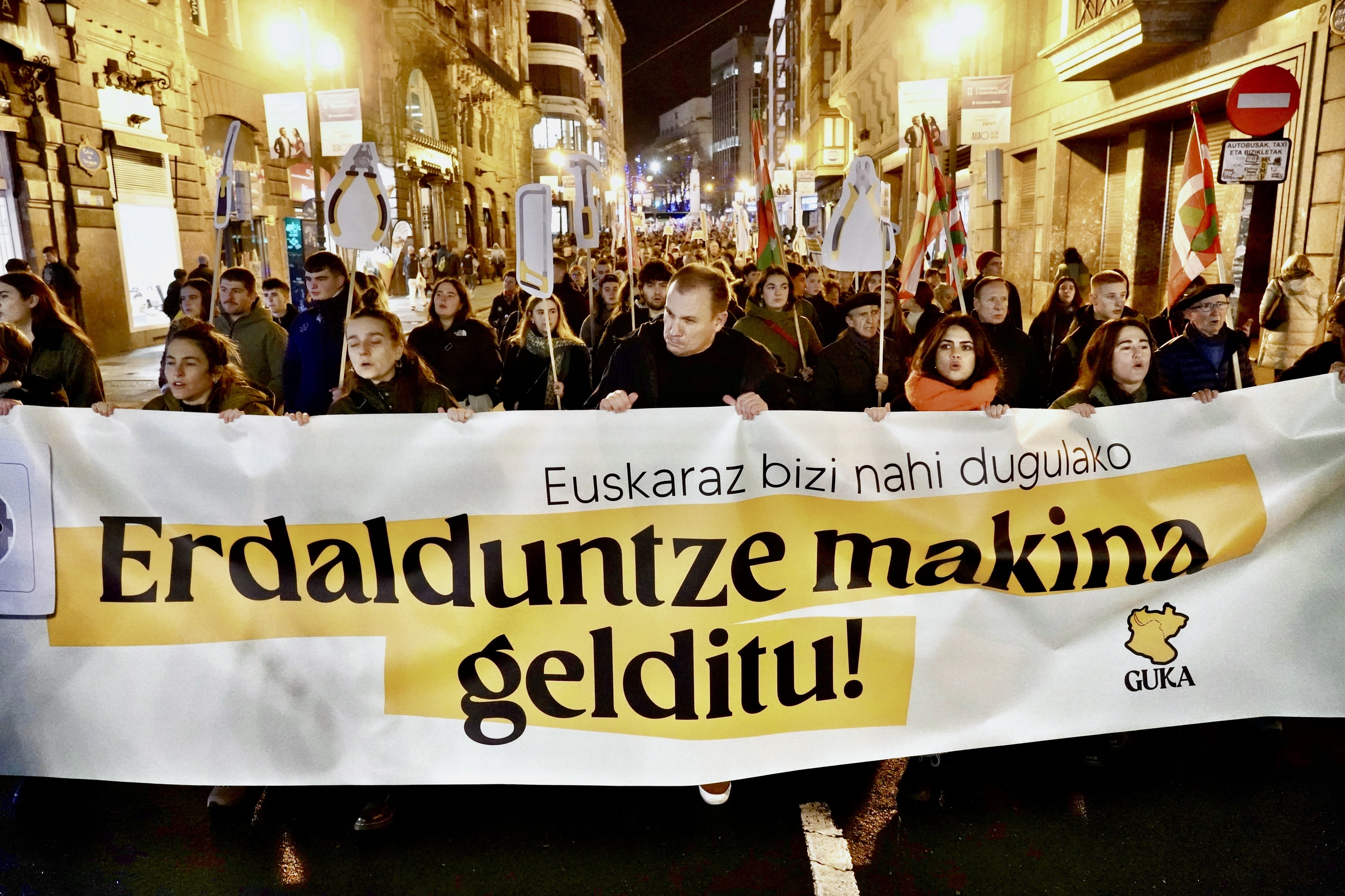 Guka mugimenduaren manifestazioaren burua, gaur, Bilbon. MARISOL RAMIREZ / FOKU