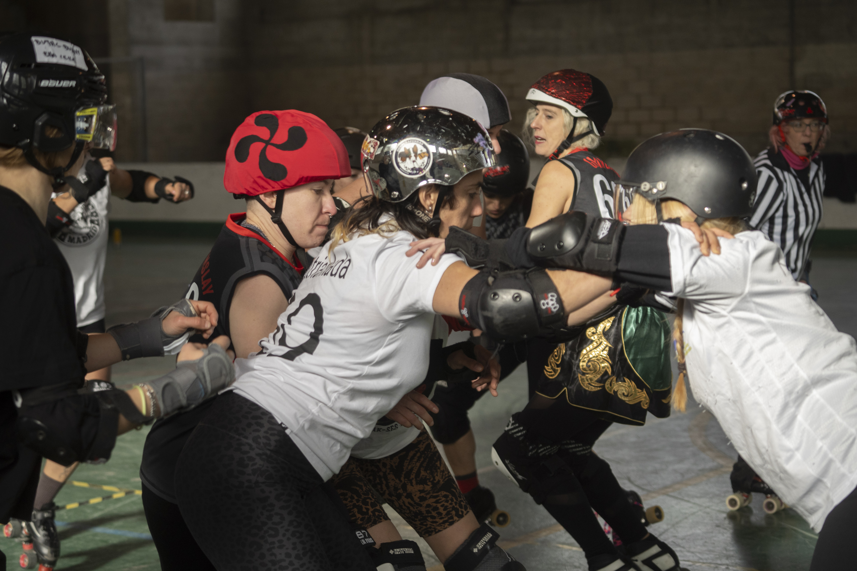 Patinak jantzita, eta orekari eusten Patinak jantzita, eta orekari eusten