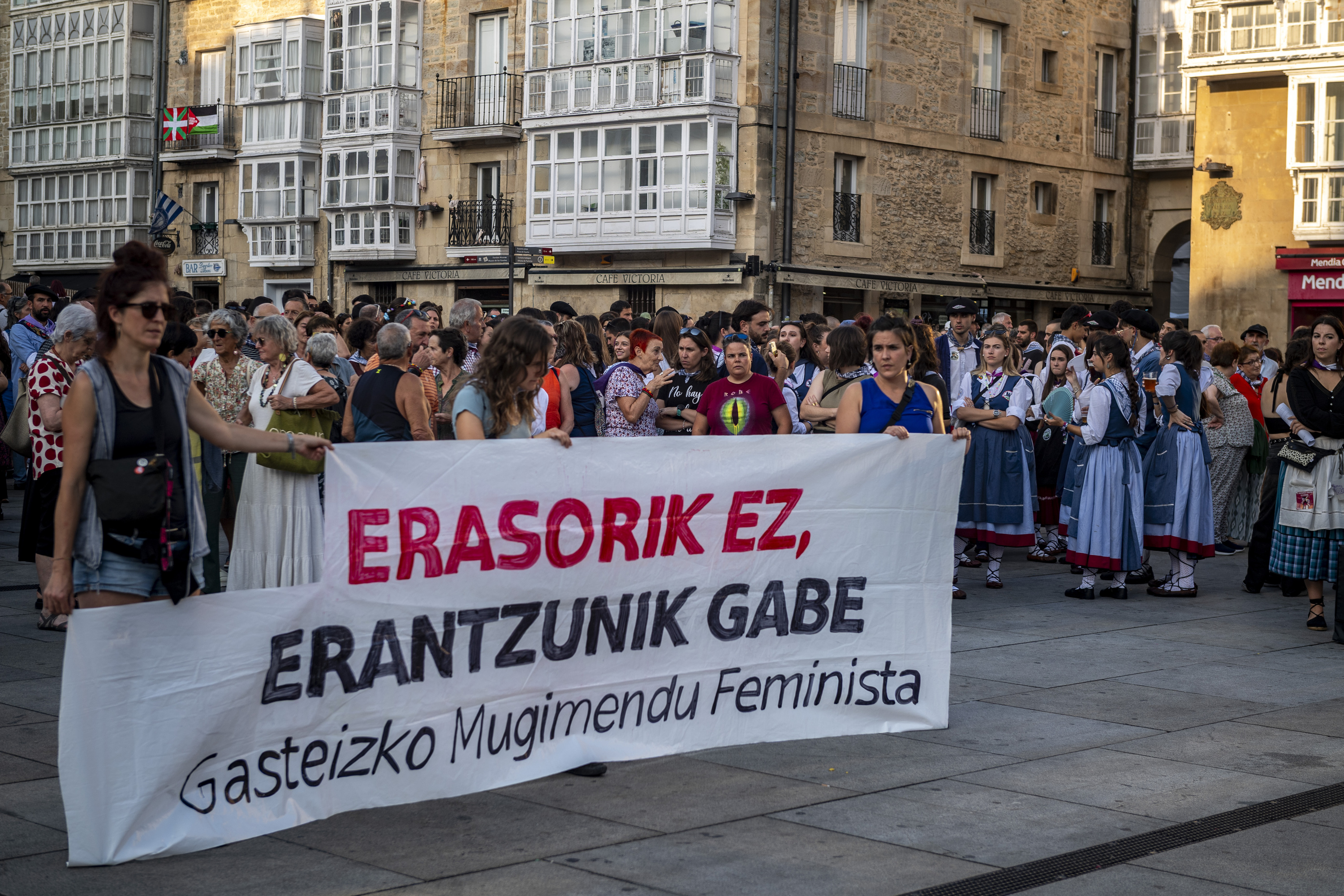 Jaietan gertatutako bi sexu erasoak salatzeko Gasteizko mugimendu feministak abuztuan egin zuen elkarretaratzea. JAIZKI FONTANEDA / FOKU