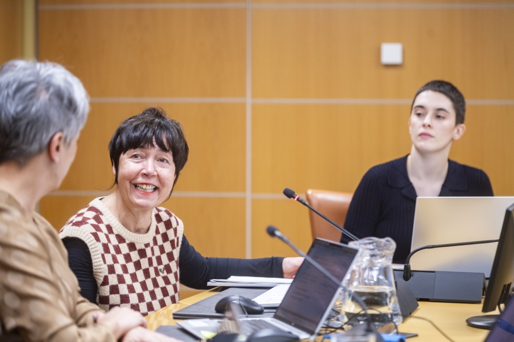 Nor taldeko Bea Narbaiza eta Jone Hernandez ikerlariak, legebiltzarrean Nor taldeko Bea Narbaiza eta Jone Hernandez ikerlariak, legebiltzarrean