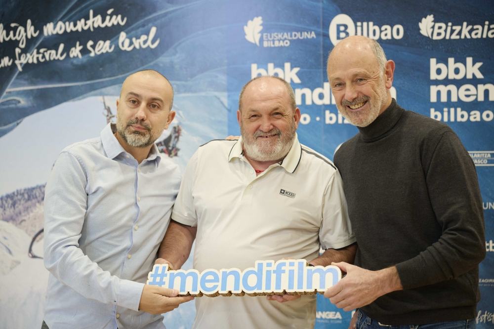 Javier Alvaro zinegilea, Juanito Oiarzabal mendizalea eta Jabier Baraiazarra Mendi Filmeko zuzendaria