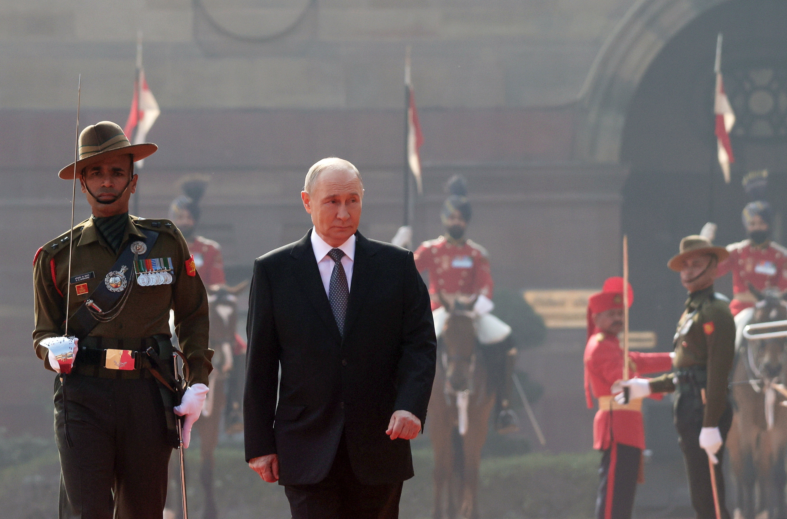 Vladimir Putin gaur, Delhin, Indiara egiten ari den bisita ofizialean. KONSTANTIN ZAVRAZHIN / EFE