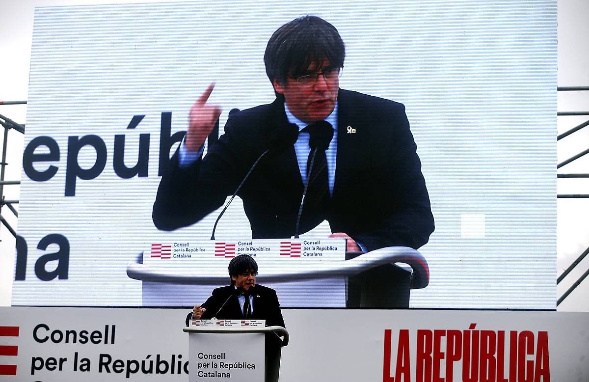 Carles Puigdemont, eguerdian, Perpinyako hitzaldian. QUIQUE GARCIA / EFE