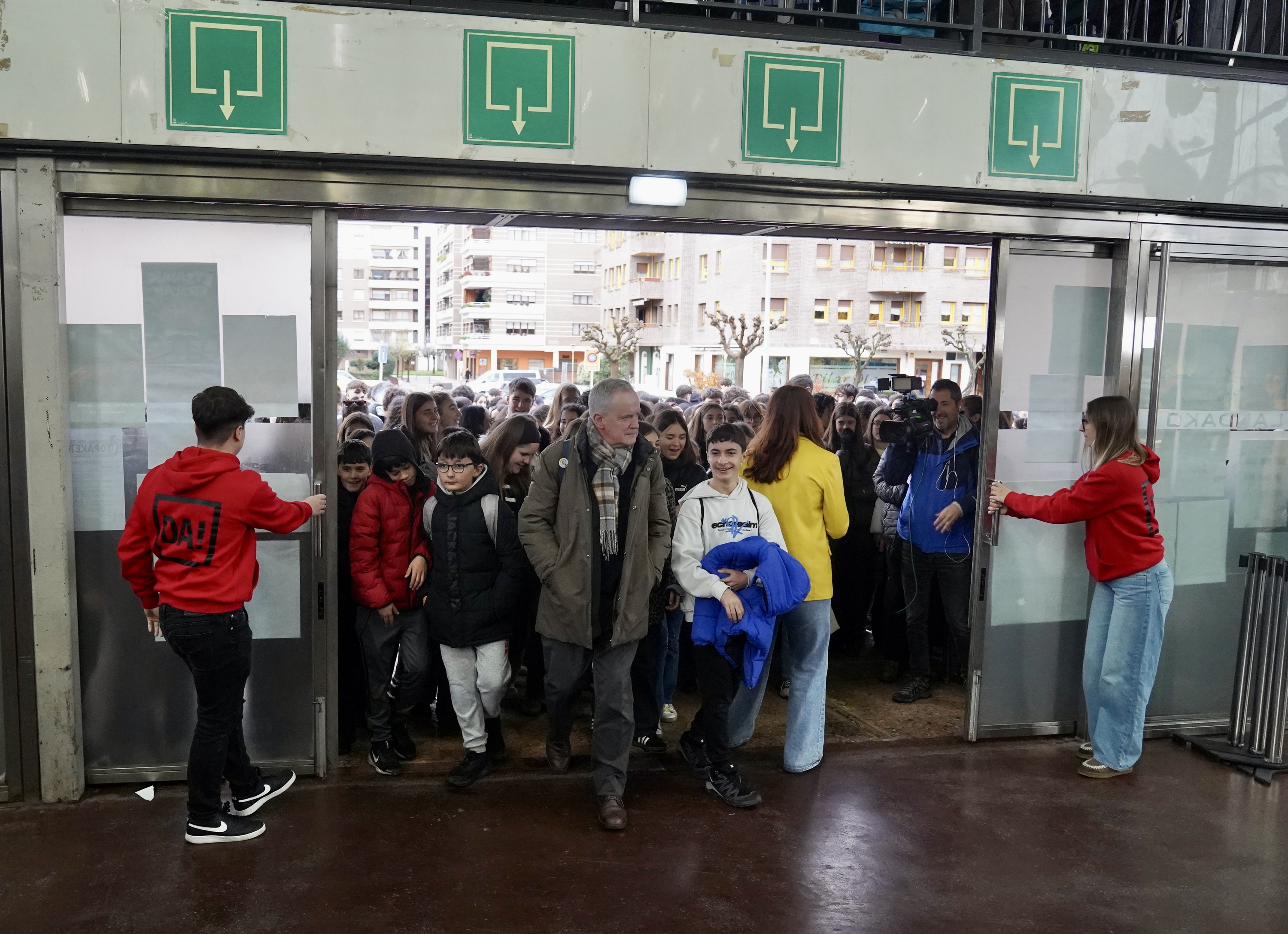 Durangoko 60. Azokako ateak irekitzeko unea. MONIKA DEL VALLE /FOKU