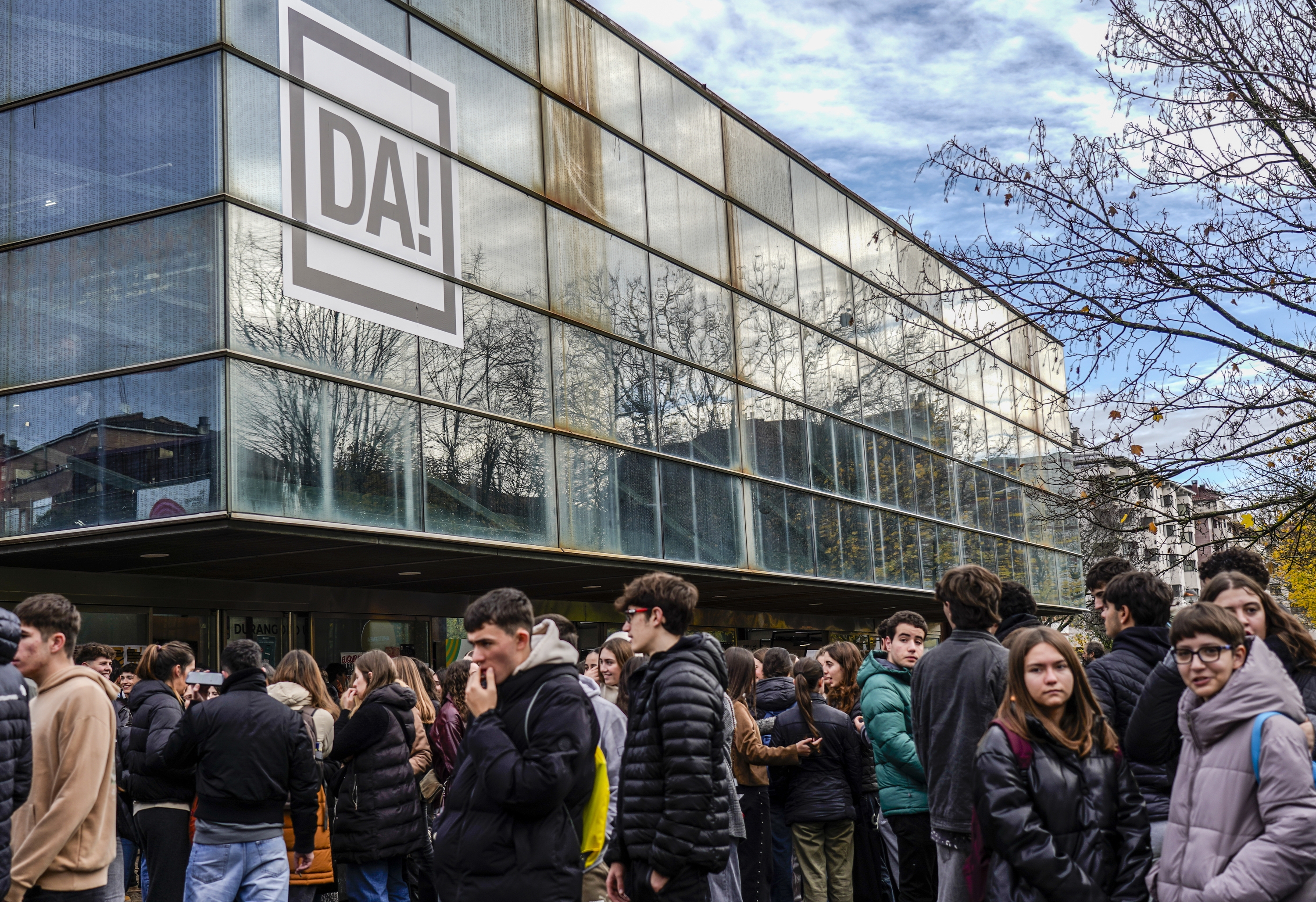 Gazteak Durangoko Azokan, Landako guneko atarian. MARISOL RAMIREZ / FOKU