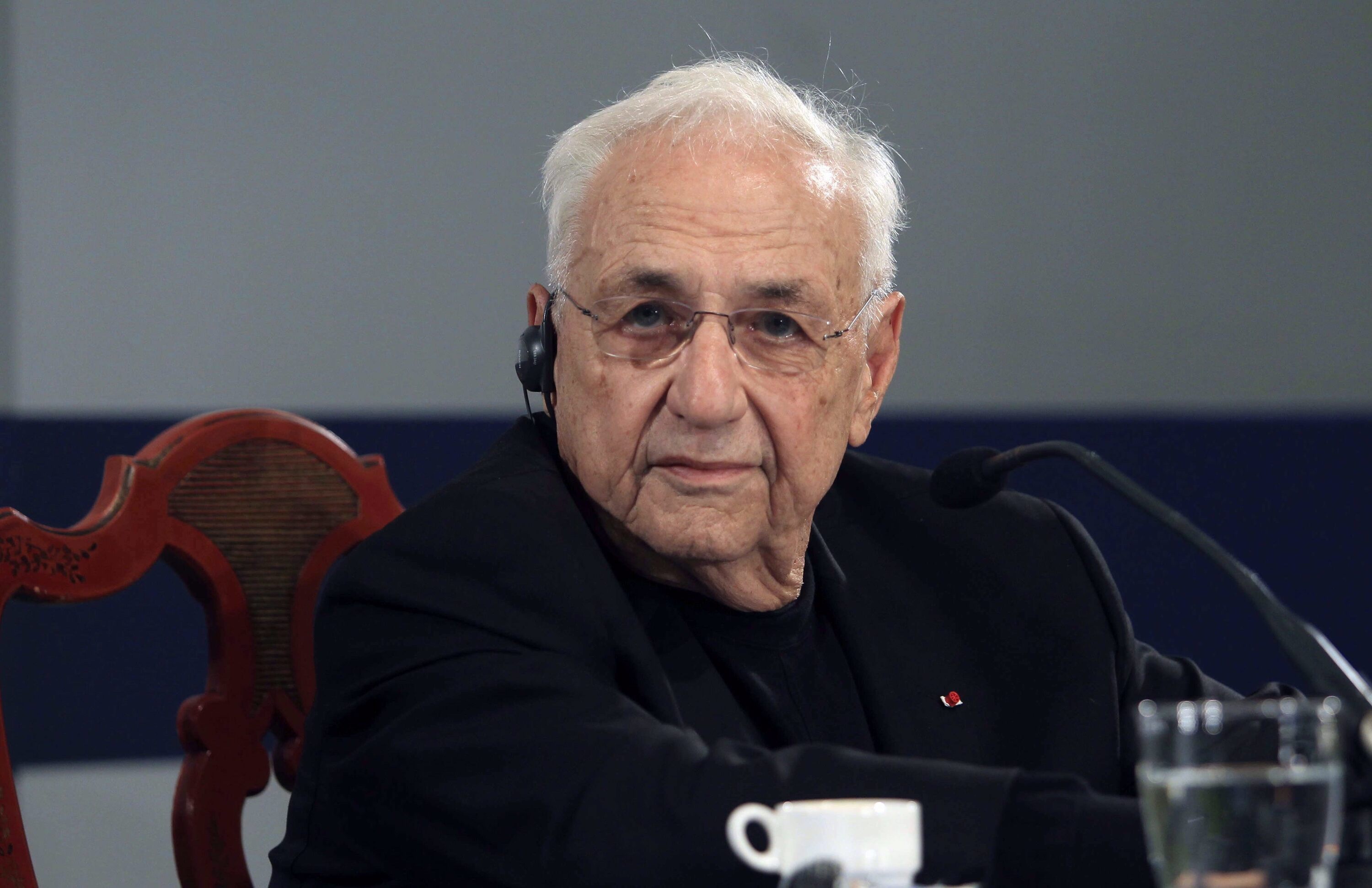 Frank Gehry arkitektoa, 2014an hartutako irudi batean. LUIS TEJIDO / EFE