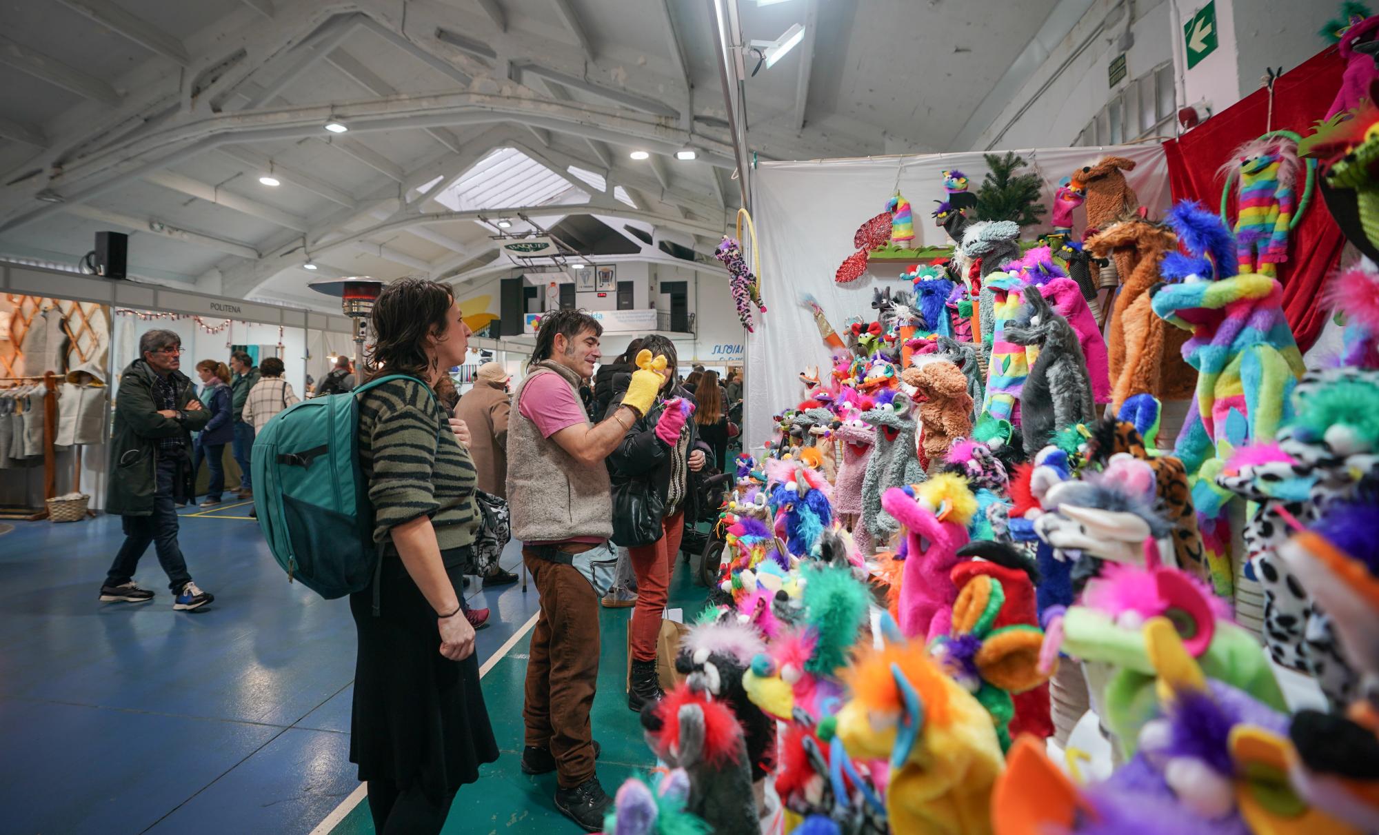 Kurunkun txotxongiloen postua, gaur, Durangoko Euskal Dendan. ENDIKA PORTILLO / FOKU Kurunkun txotxongiloen postua, gaur, Durangoko Euskal Dendan. ENDIKA PORTILLO / FOKU