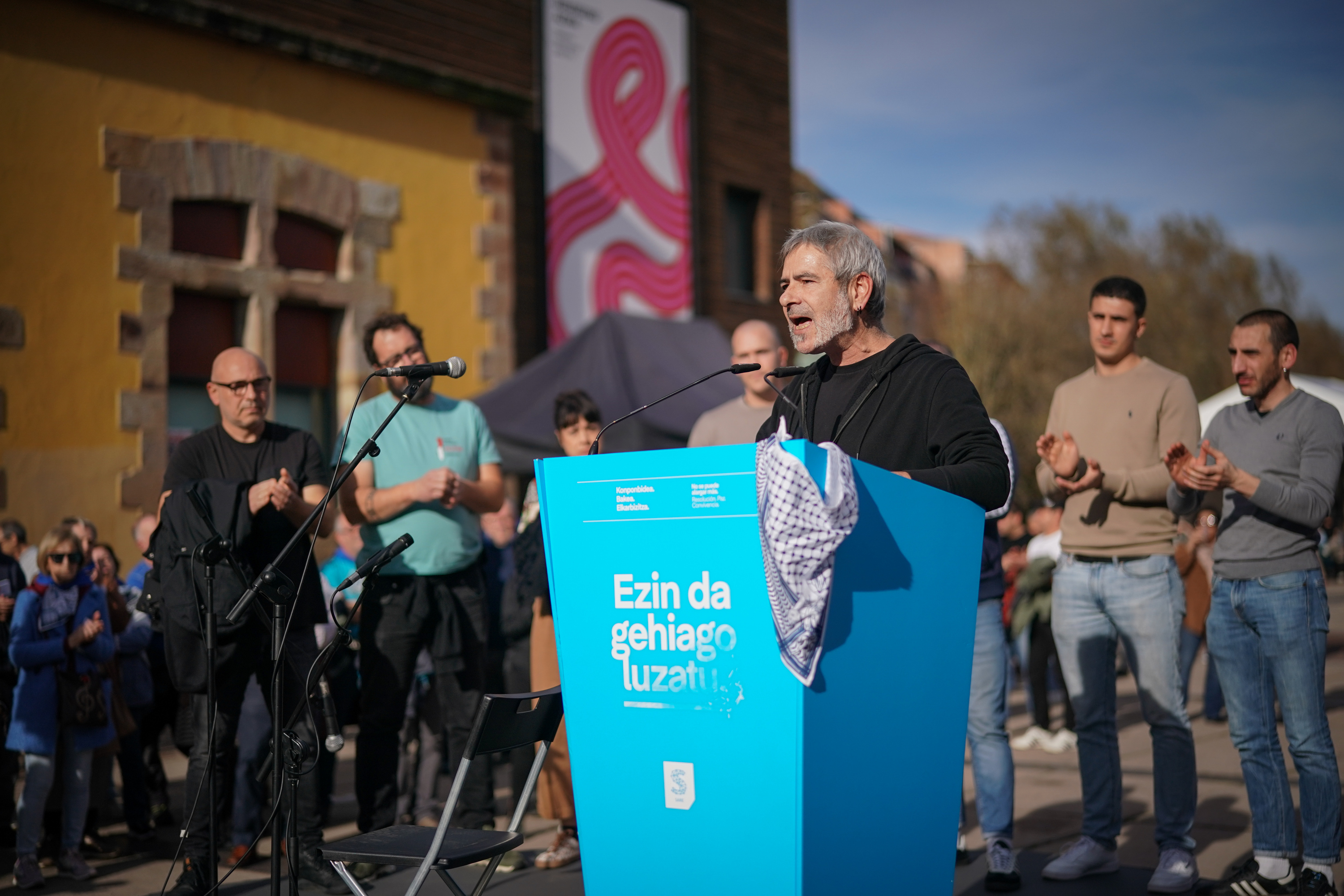 Unai Iturriaga adierazpena irakurtzen, gaur, Durangon. ENDIKA PORTILLO / FOKU