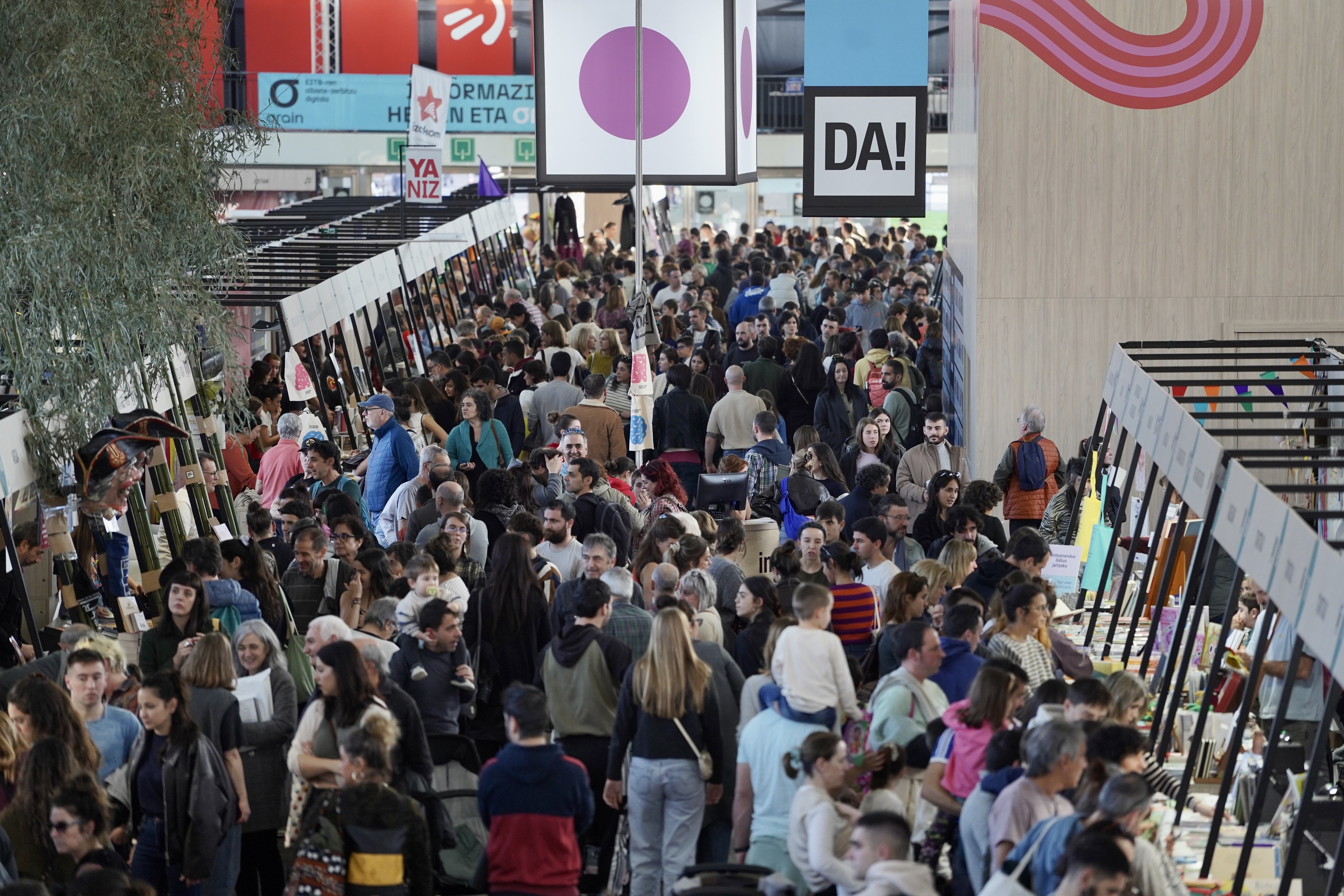 Landako gunea beteta izan da gaur ere. MONIKA DEL VALLE / FOKU