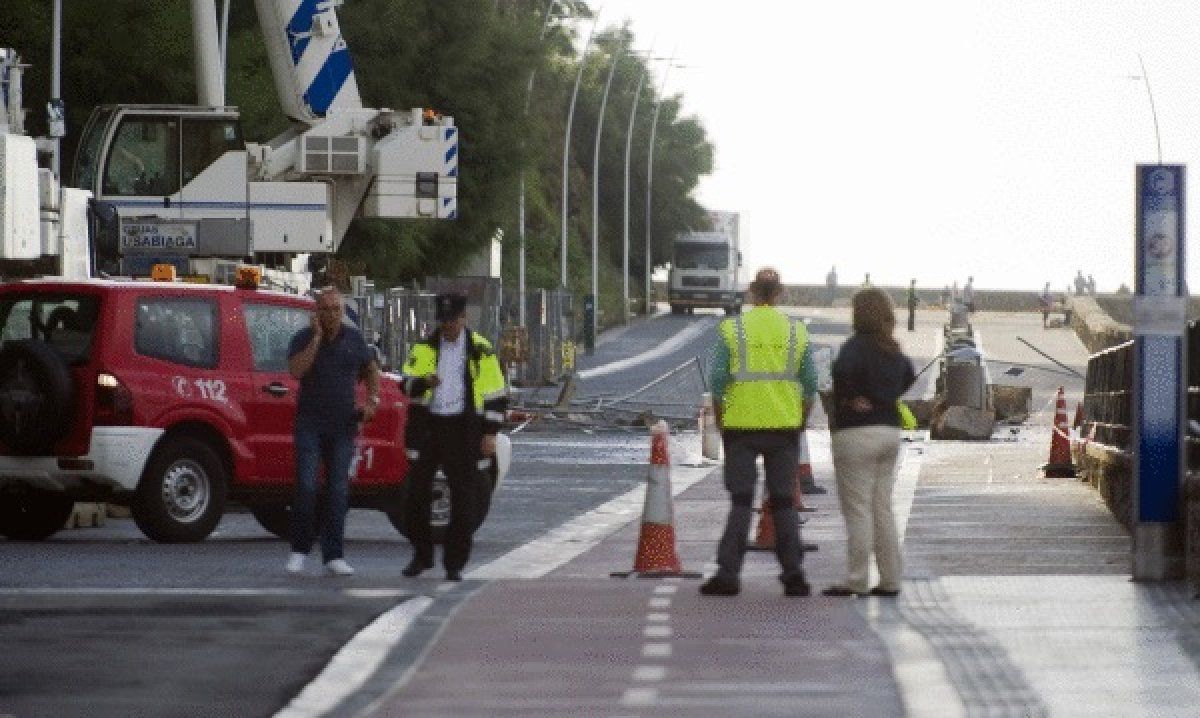 Urgull Donostiako menditik harriak erorita, 2013ko abuztuan, Mikel Arzaken ezbeharraren ondoren. JUAN CARLOS RUIZ, FOKU