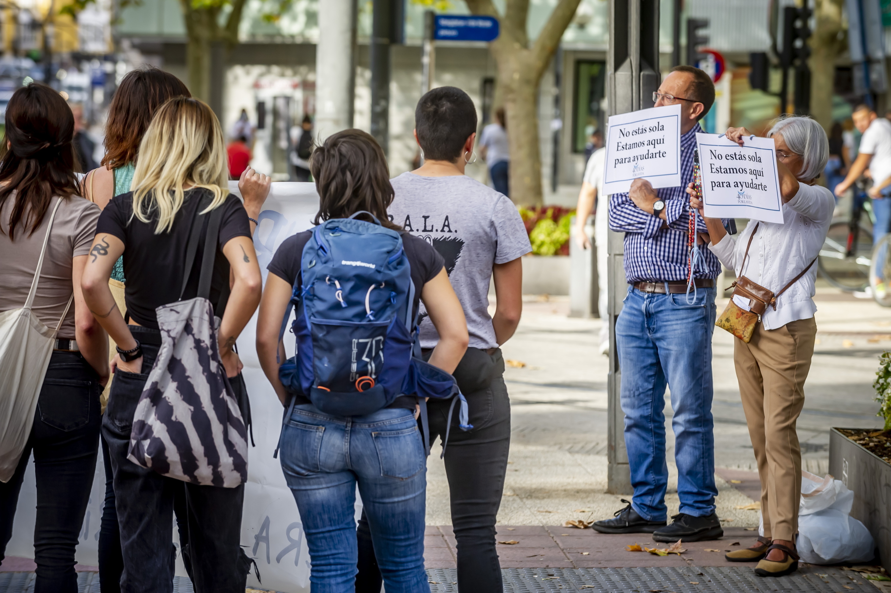 Abortuaren kontrakoen mobilizazio bat, Gasteizko Askabide klinikaren aitzinean. JAIZKI FONTANEDA / FOKU