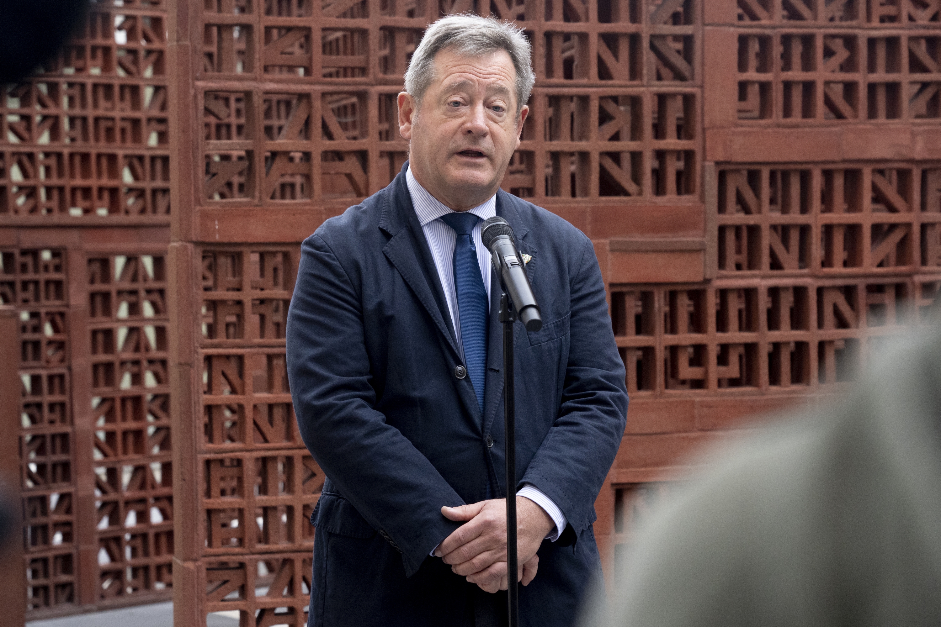 Bingen Zupiria Eusko Jaurlaritzaren Segurtasun sailburua, legebiltzarraren atarian, agerraldi batean. RAUL BOGAJO / FOKU Bingen Zupiria Eusko Jaurlaritzaren Segurtasun sailburua, legebiltzarraren atarian, agerraldi batean. RAUL BOGAJO / FOKU