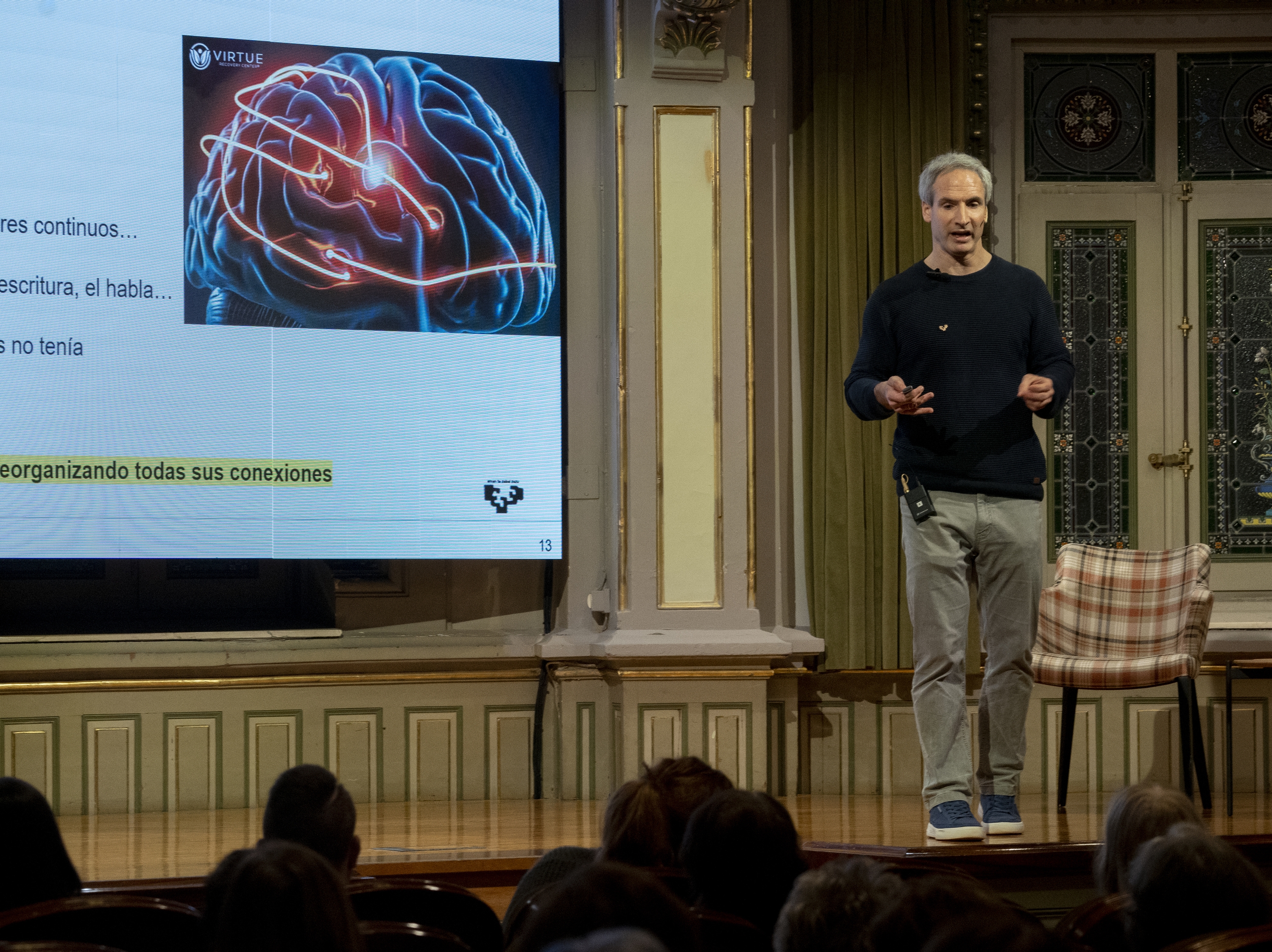 Gaskon Ibarretxe biologoaren hitzaldia asteazkenean, Bilboko Bidebarrieta liburutegian. RAUL BOGAJO / FOKU