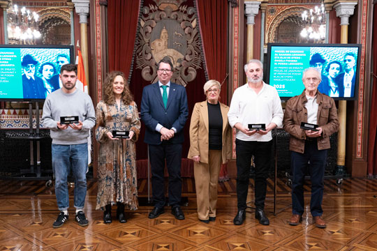 Miguel Unamuno eta Blas de Otero-Angela Figuera sarien irabazleak, atzo. BILBOKO UDALA