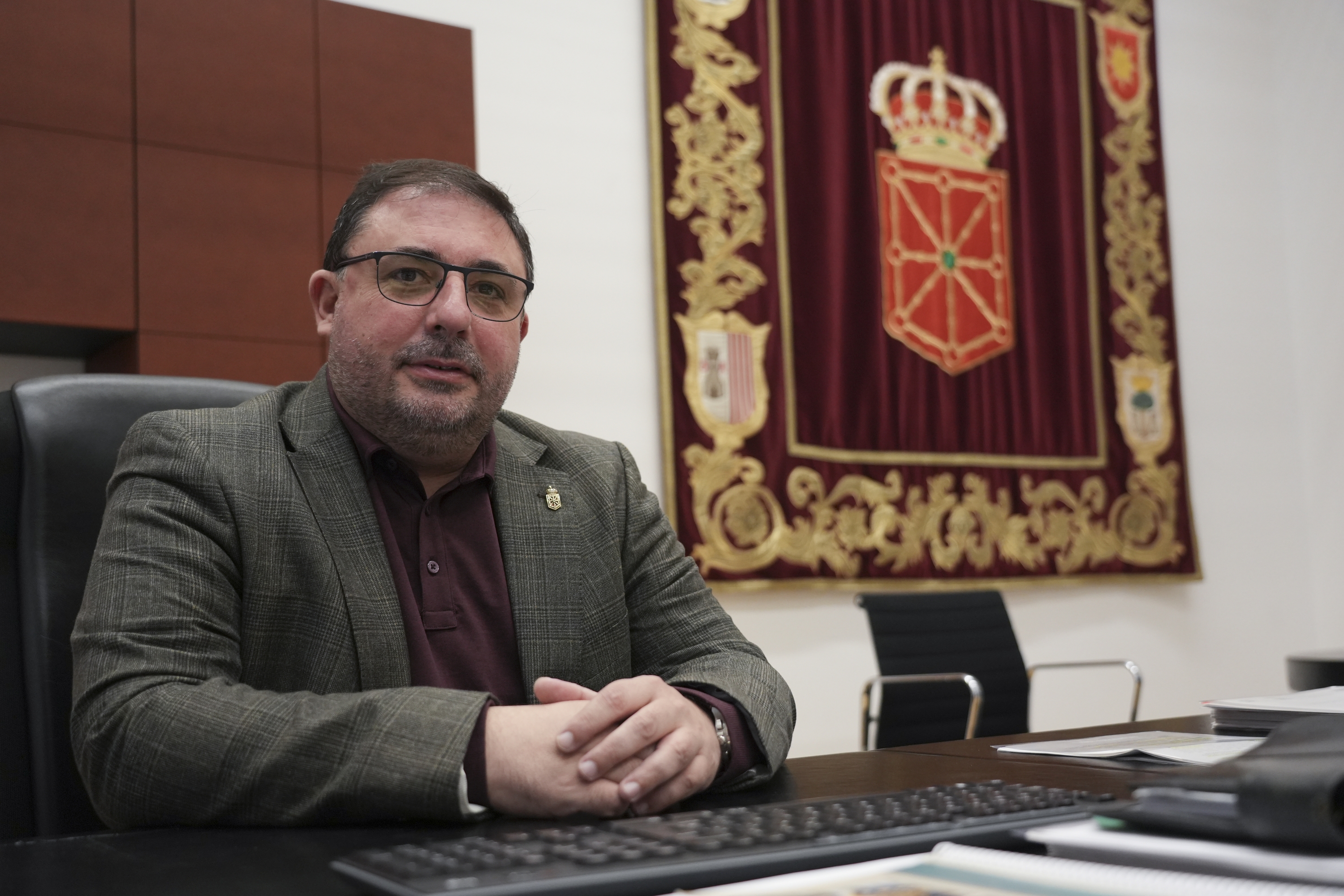 Unai Hualde, Nafarroako Parlamentuko lehendakaria, azaroaren 28an, parlamentuko bere bulegoan. JAGOBA MANTEROLA / FOKU