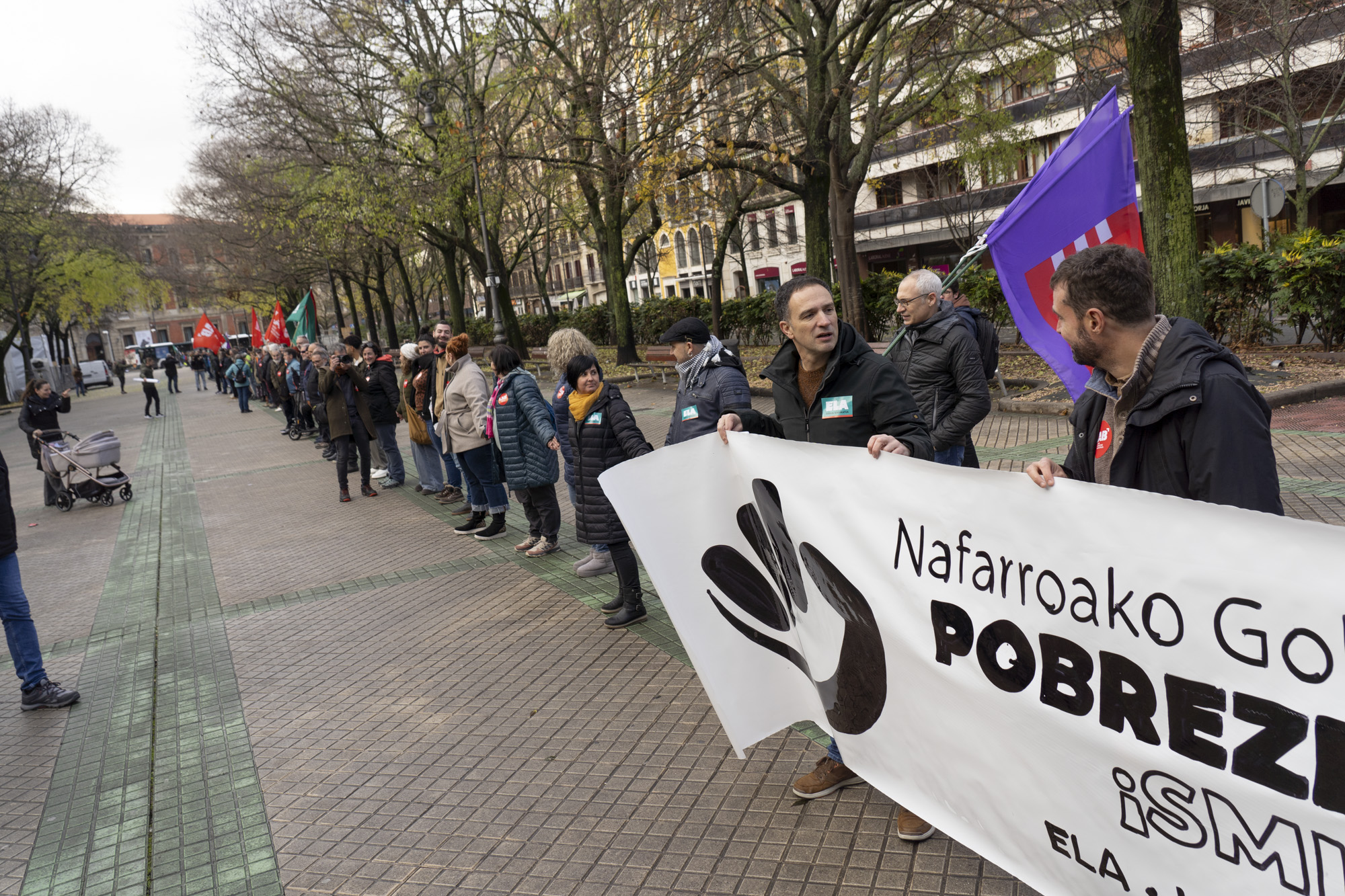 Sindikatuek Txibiteri eskatu diote kendu dezala gutxieneko soldata propioa negoziatzeko betoa Sindikatuek Txibiteri eskatu diote kendu dezala gutxieneko soldata propioa negoziatzeko betoa