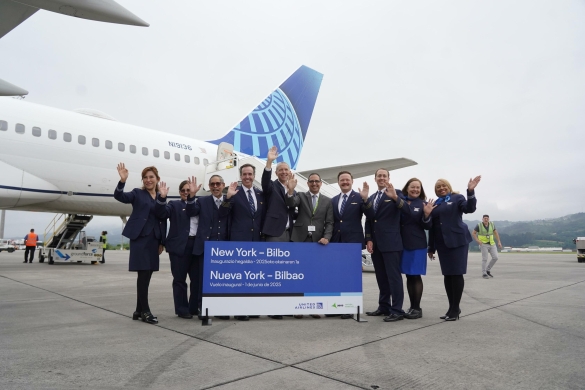 New York eta Loiuko aireportuaren arteko lehen hegaldia, ekainaren 1ean. LUIS TOÑA / EFE