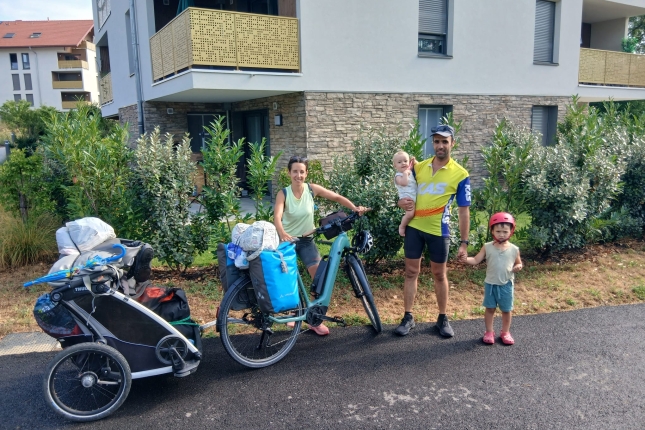 Ayouben etxetik irteten, Annecyn. MIKEL GOMEZ GAUNA