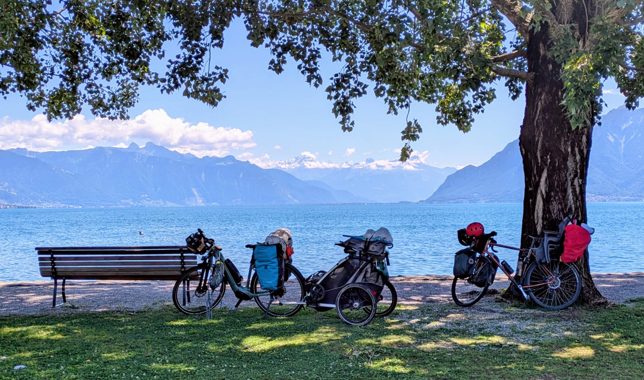 Suitzako ohiko paisaia bat; argazkian, Leman lakua, Lausanna eta Ginebra hirien artean. MIKEL GOMEZ GAUNA