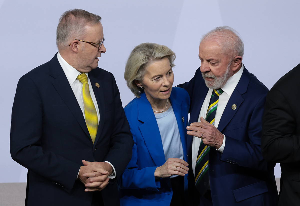 Ursula Von der Leyenek hilaren 20 sinatu behar du EBren eta Mercosurren akordioa, Brasilen. YVES HERMAN / EFE