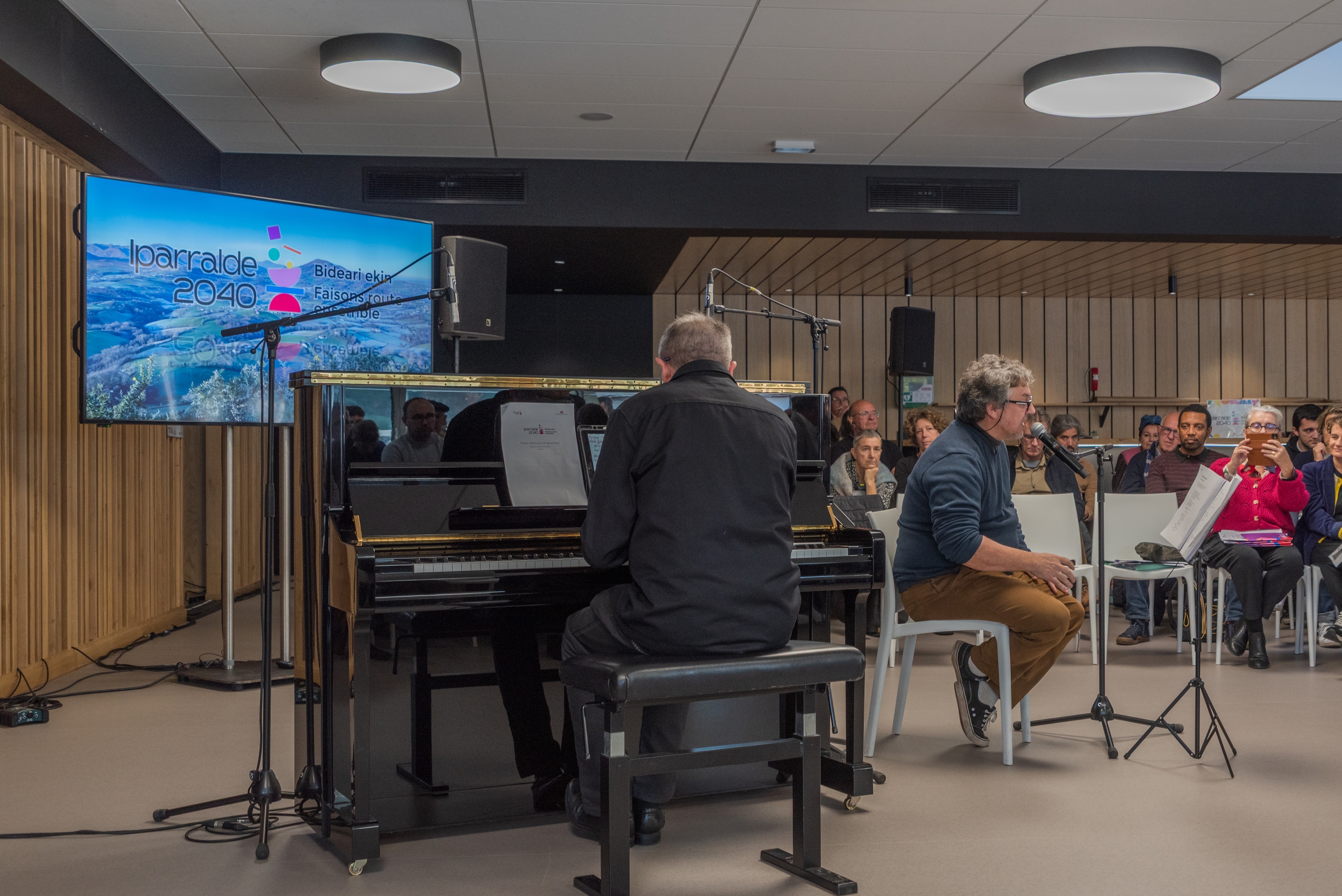 Ipar Euskal Herriko Garapen Kontseiluaren agerraldia, goizean, Heletan, 'Iparralde 2040' lanketa aurkezteko. FRANCOIS BERLAND