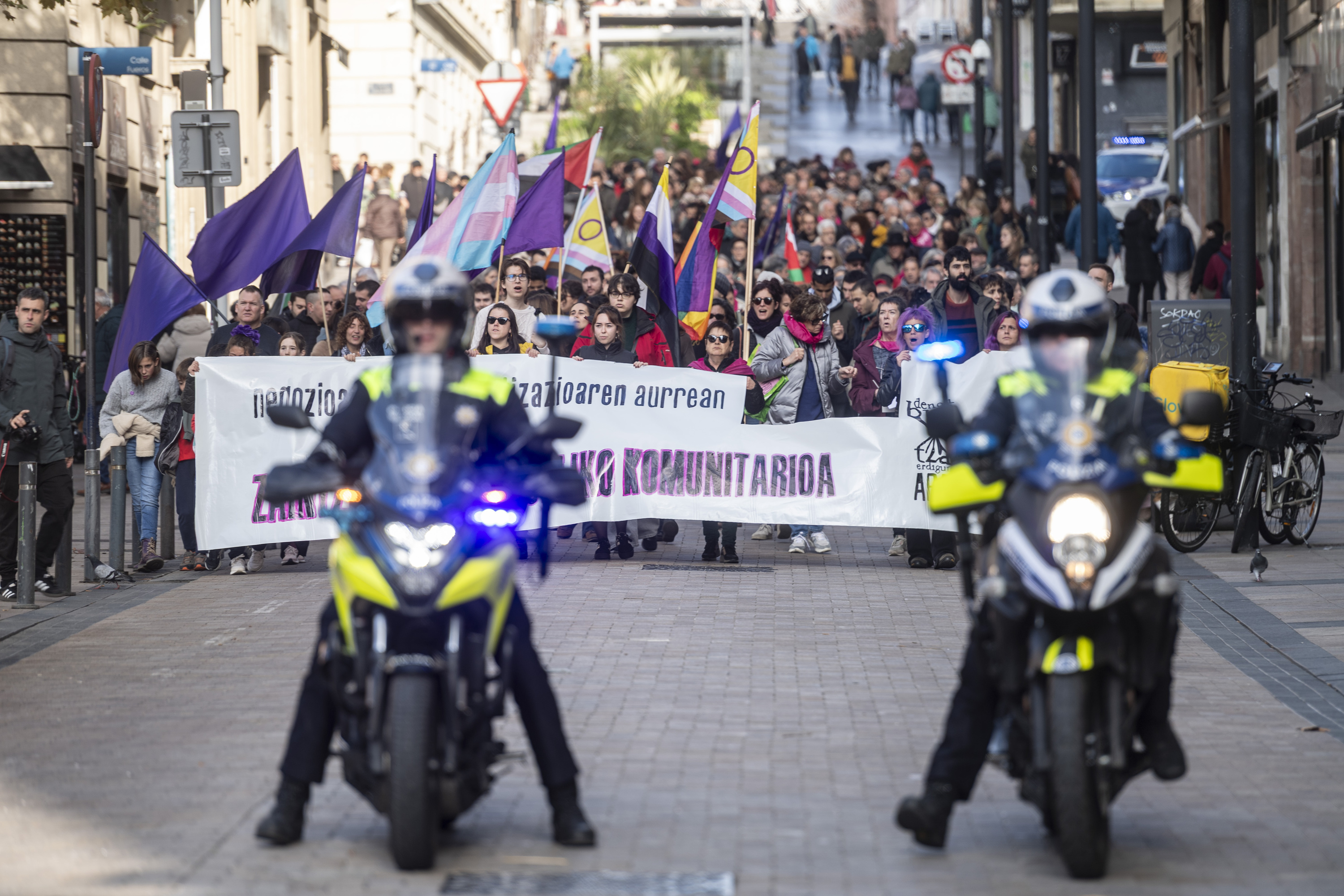 Zaintza eredua eraldatzeko eskatu dute gaur Gasteizen. JAIZKI FONTANEDA / FOKU
