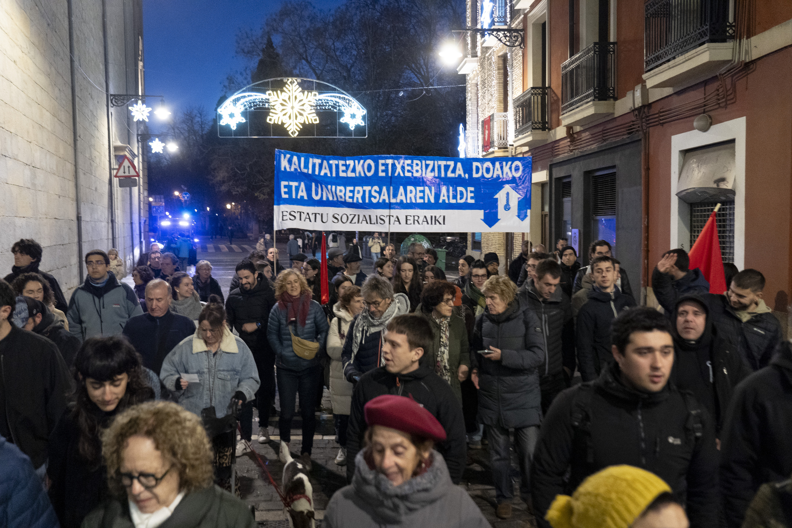 Iruñerriko Etxebizitza Sindikatu Sozialistak antolatutako manifestazioa gaur, Iruñean. IÑIGO URIZ / FOKU