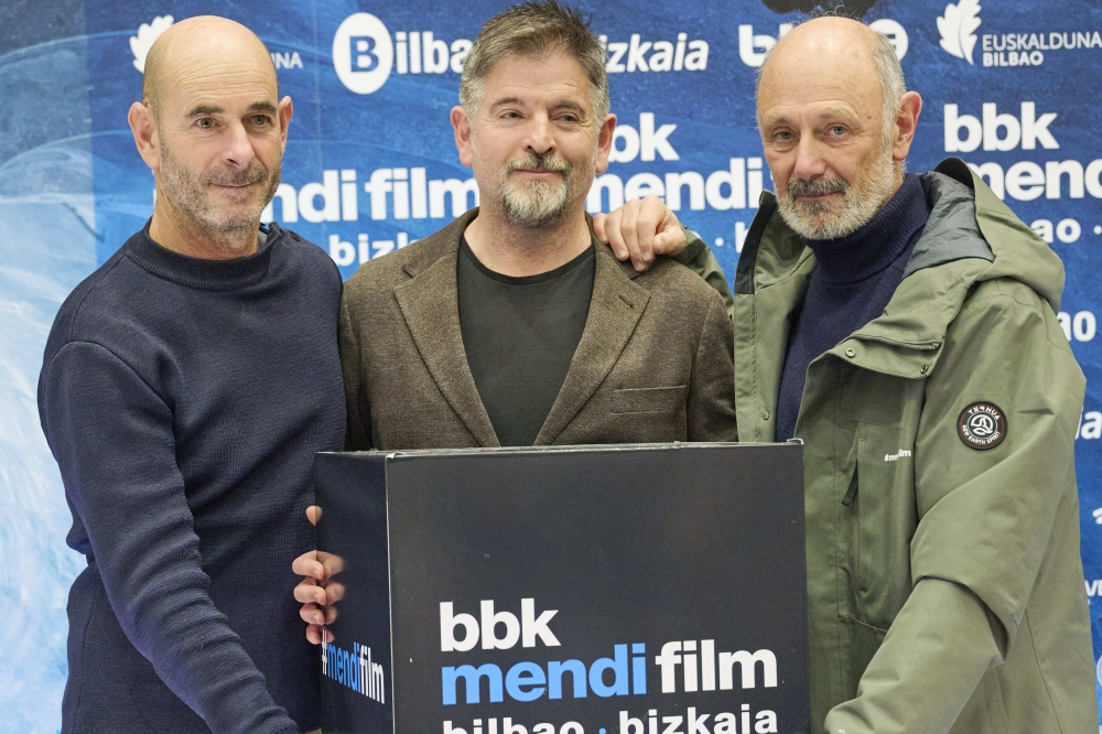 Unai Basurko, Mikel Urdangarin eta Jabi Baraiazarra 'Itsasora' filmaren aurkezpenean Unai Basurko, Mikel Urdangarin eta Jabi Baraiazarra 'Itsasora' filmaren aurkezpenean