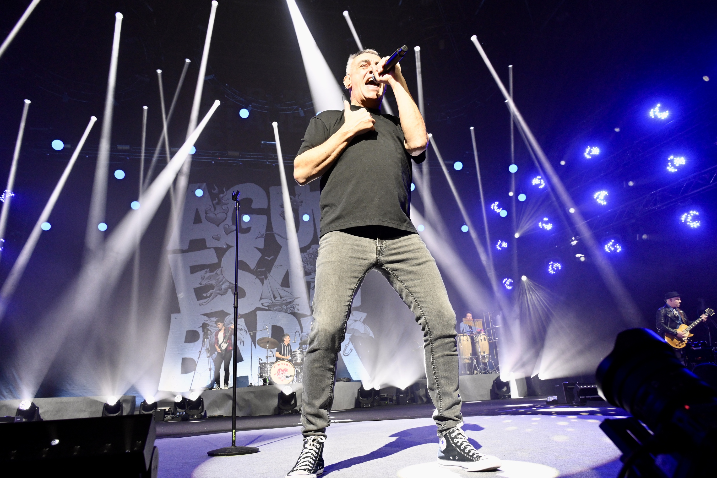 Alex Sardui, BECen, Gatiburen agurreko kontzertuan. MIKEL MARTINEZ DE TRESPUENTES / FOKU