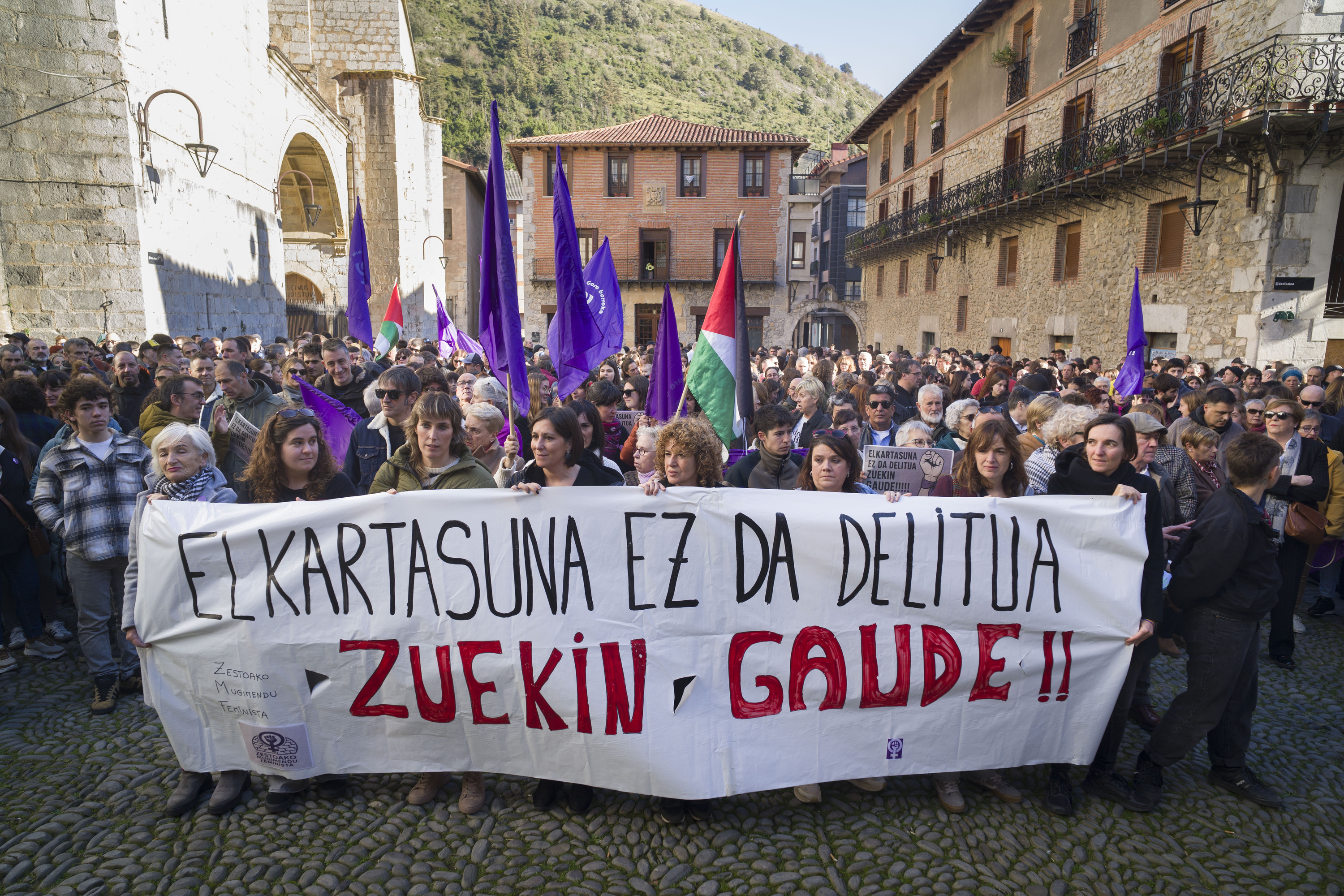 Auzipetuen aldeko elkarretaratzea, gaur, Zestoan. JON URBE / FOKU