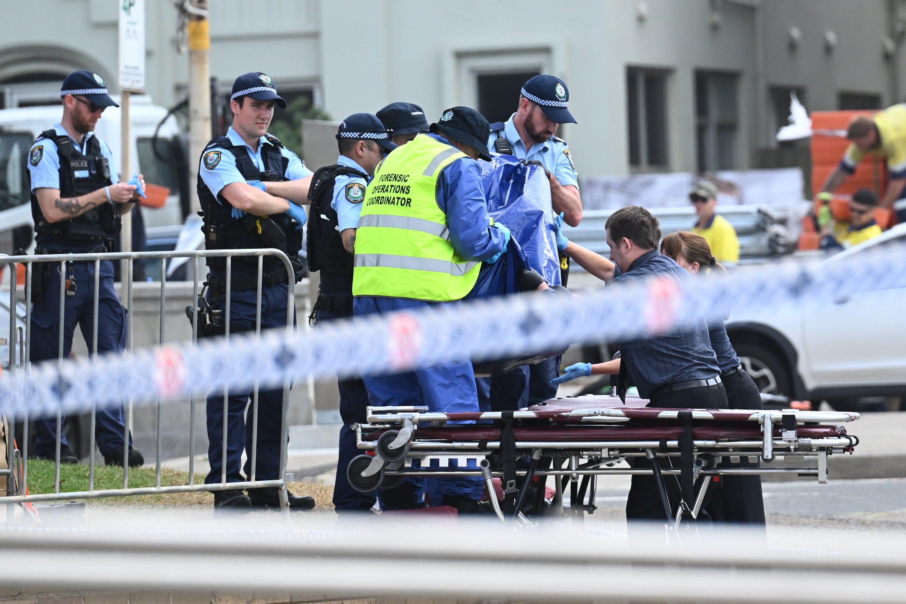 Polizia, tiroketa izan den tokian, Sidneyn. MICK TSIKAS / EFE