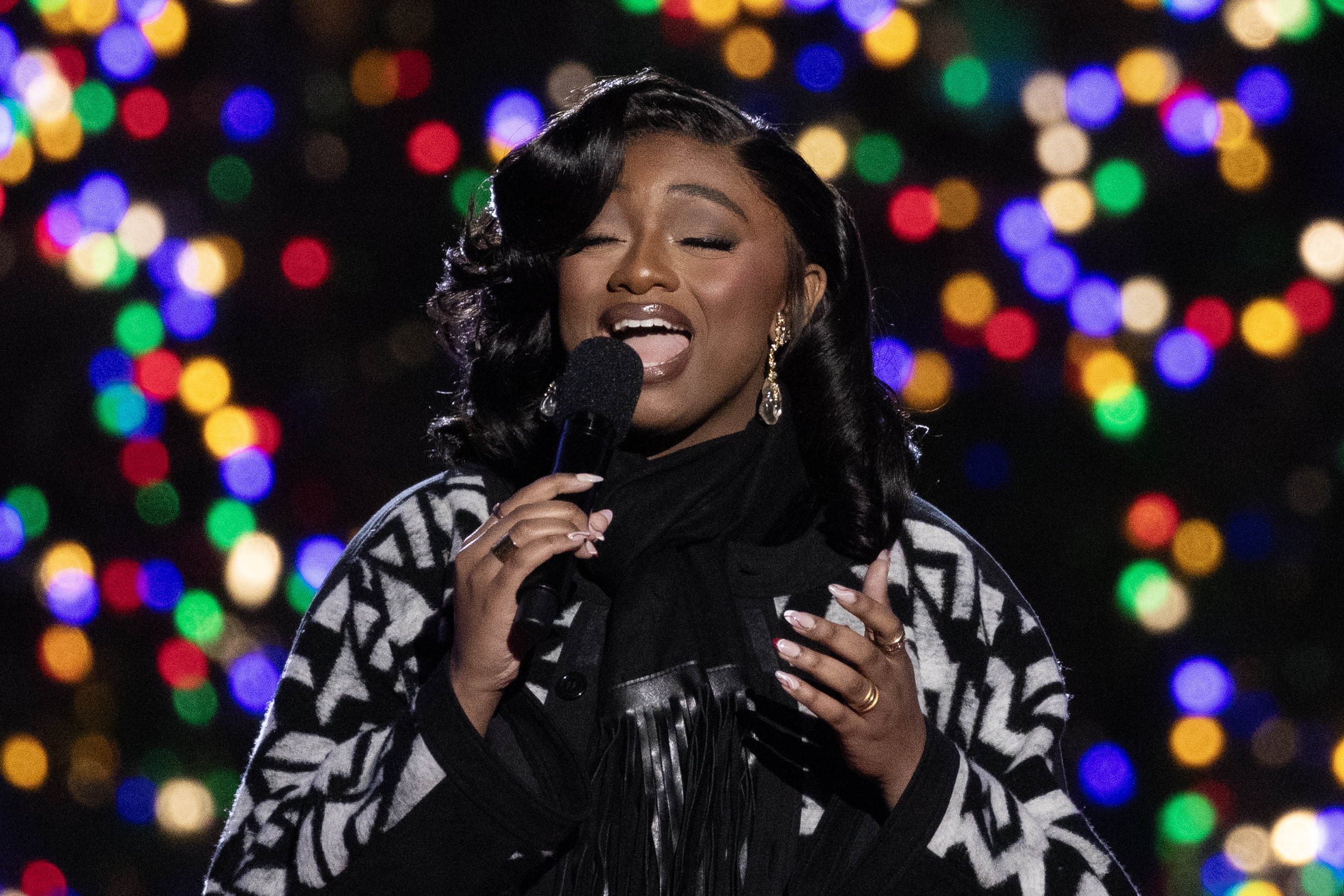 Samara Joy abeslaria, 2023an emandako kontzertu batean. MICHAEL REYNOLDS / EFE