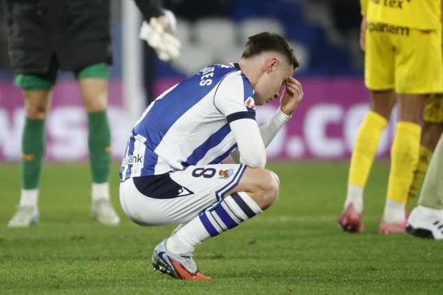 Beñat Turrientes Realeko jokalaria, Gironaren aurkako partidaren amaieran, 1-2 galdu ondoren.