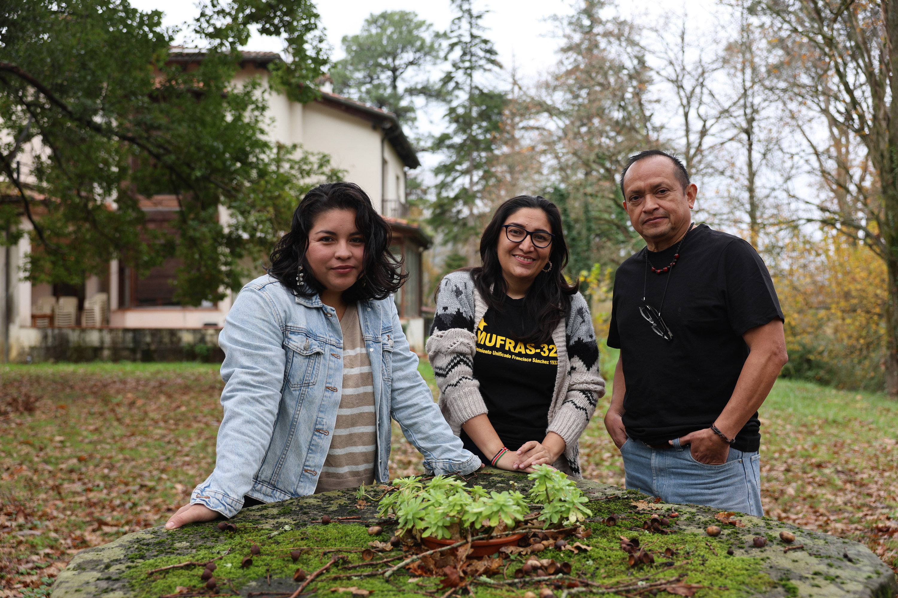 Dalila Argueta, Zenayda Serrano eta Hector Berrios, duela egun batzuk, Basoa etxean. OSKAR MATXIN EDESA / FOKU