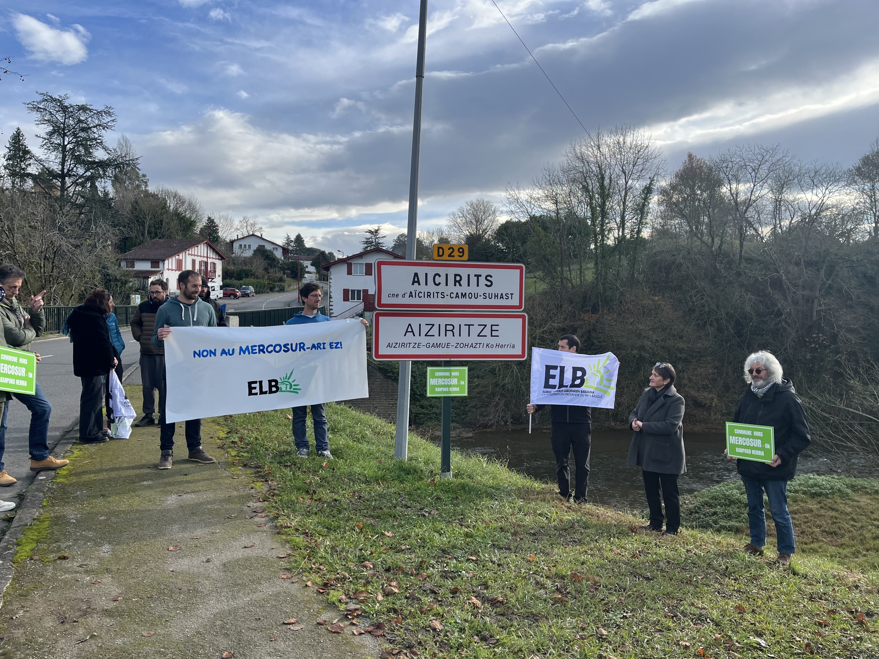 ELBren prentsaurrekoa, goizean, Aiziritzen, Mercosur akordioa salatzeko. ELB