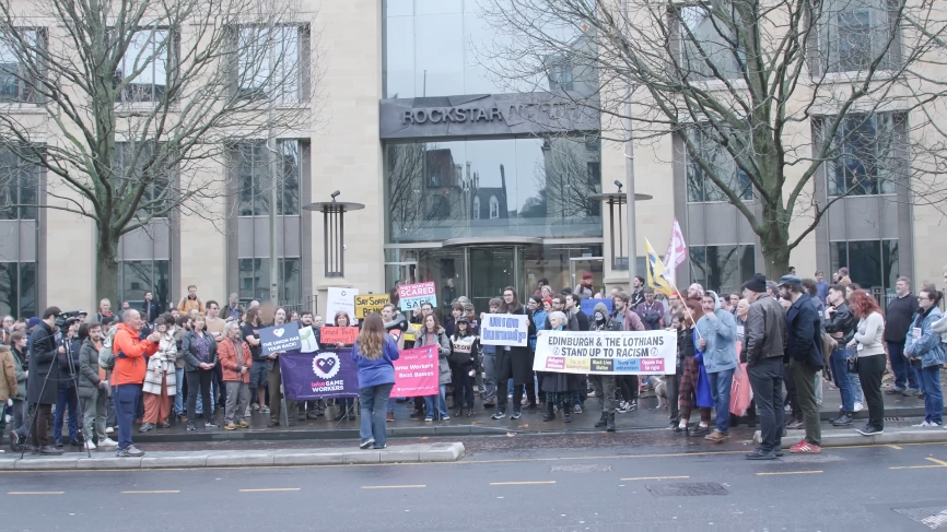 Bideojokoen industriako langileak, kaleratzeen aurka protestan. PEOPLE MAKE GAMES