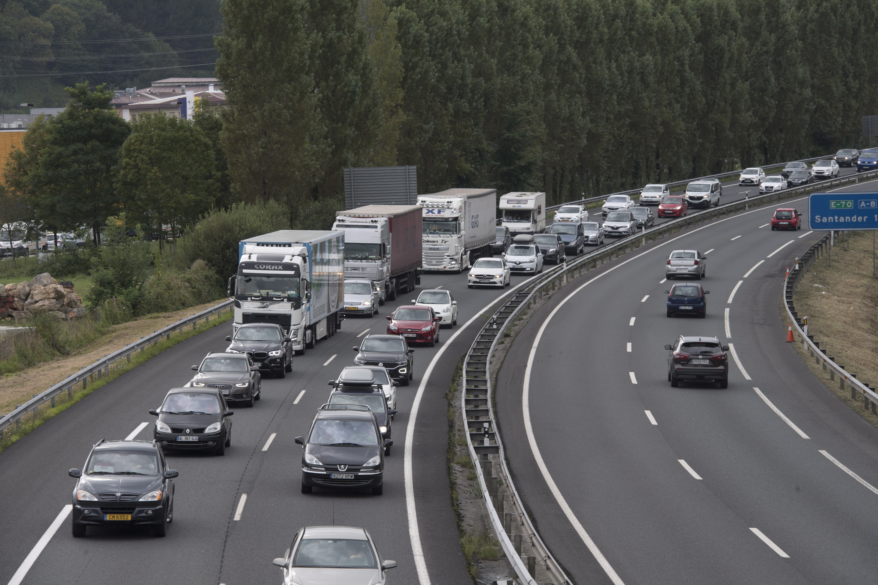 Trafikoa, A-8 autobidean, artxiboko argazki batean. GORKA RUBIO / FOKU