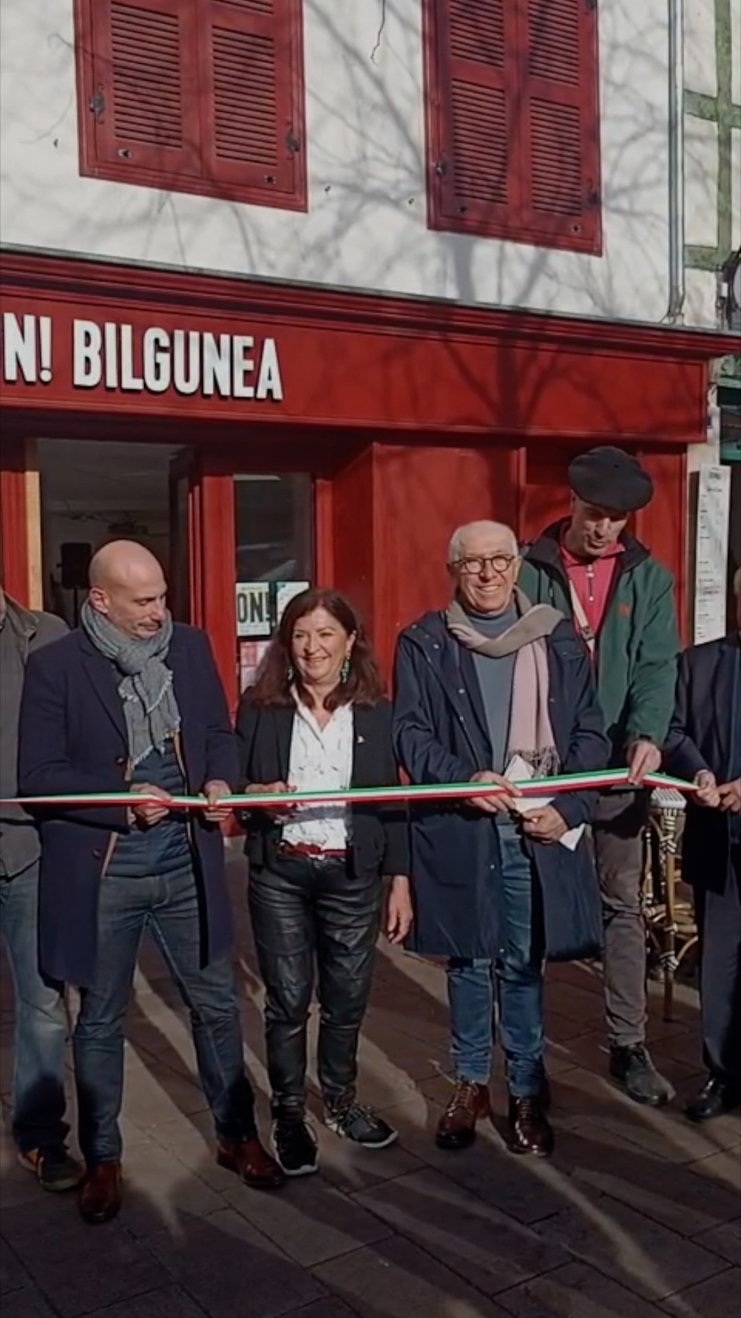 Seaskak ikasle pisuak estreinatu ditu Baionan, Hotel des Basques berrituan