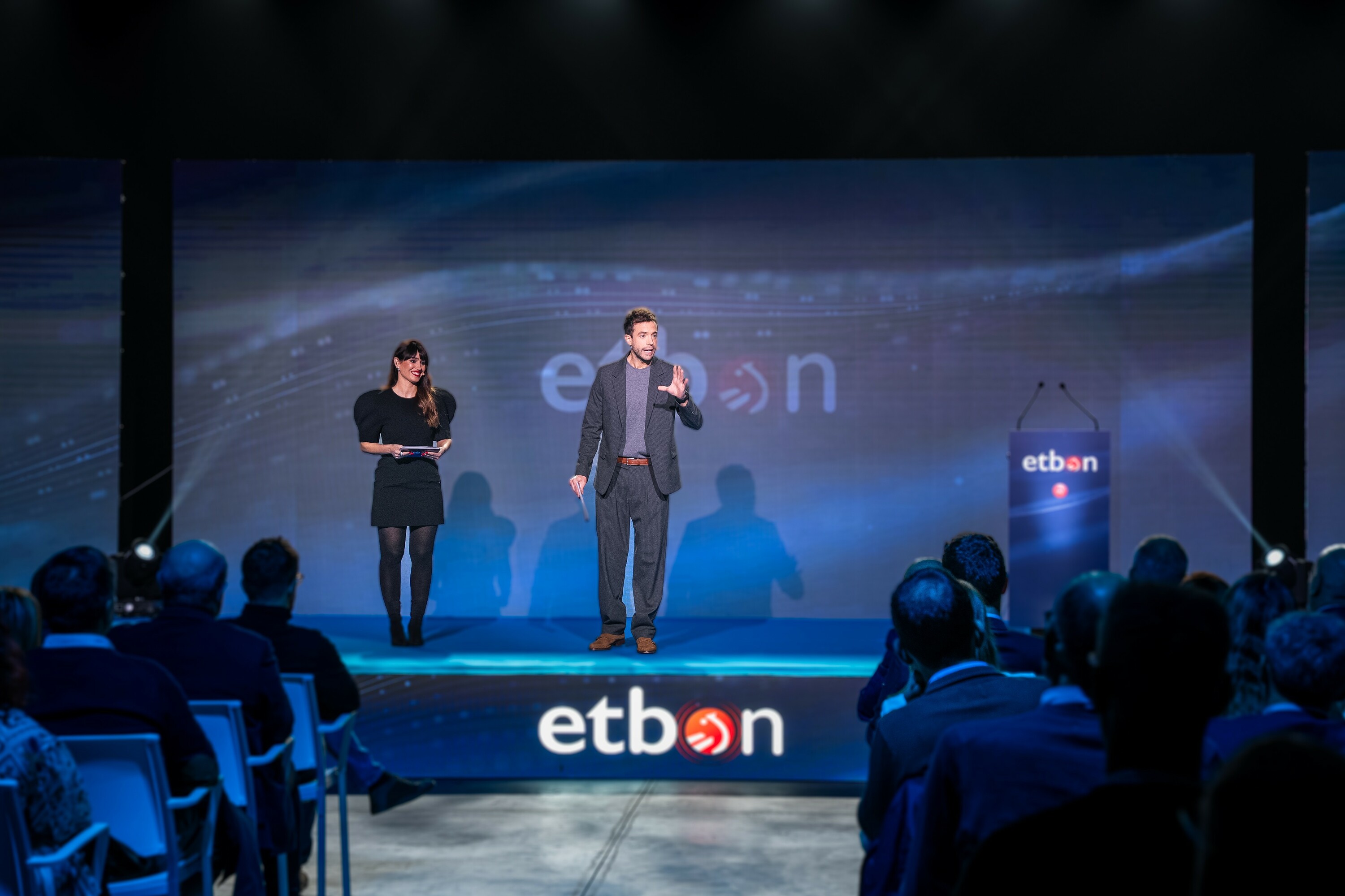 Nerea Alias eta Julen Telleria ETB On plataformaren aurkezpenean, Bilbon. ETB