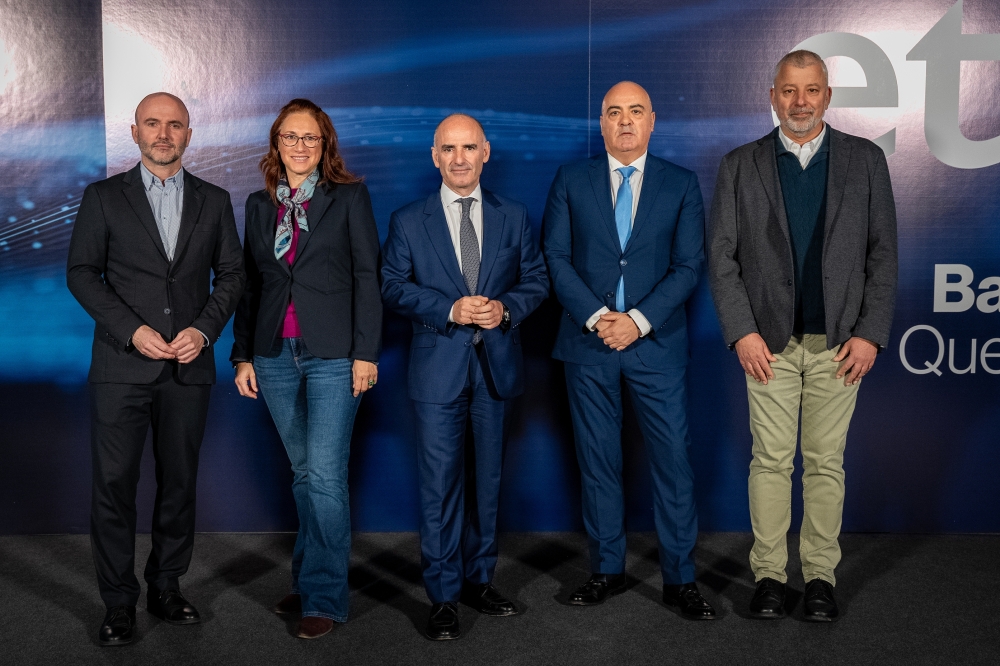 Igor Jainaga, Izaskun Ozerin, Andoni Aldekoa, Jose Luis Roman eta Jesus Llamas ETB On plataformaren aurkezpenean, Bilbon. ETB Igor Jainaga, Izaskun Ozerin, Andoni Aldekoa, Jose Luis Roman eta Jesus Llamas ETB On plataformaren aurkezpenean, Bilbon. ETB