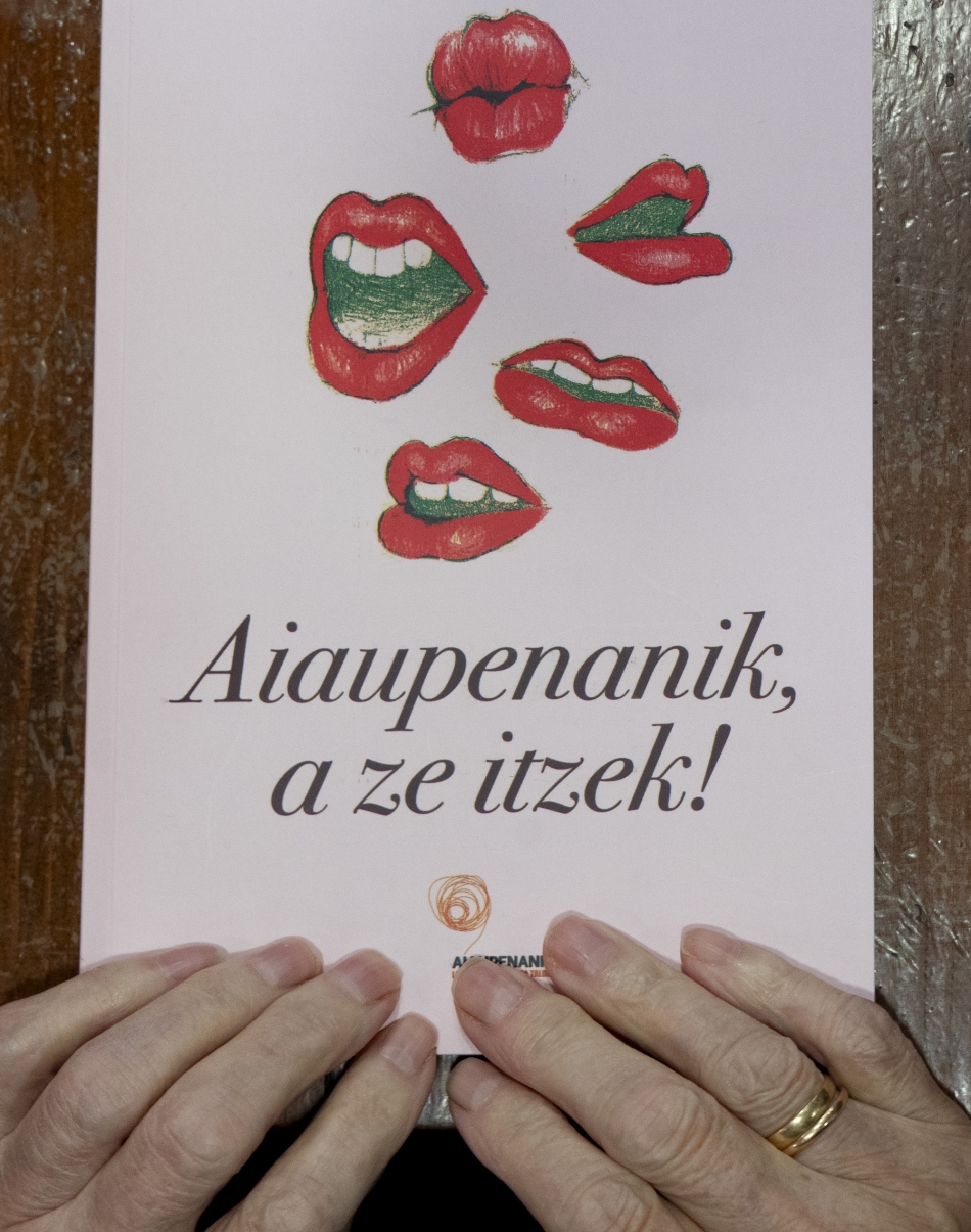 'Aiaupenanik, a ze itzek' liburua. IÑIGO URIZ / FOKU
