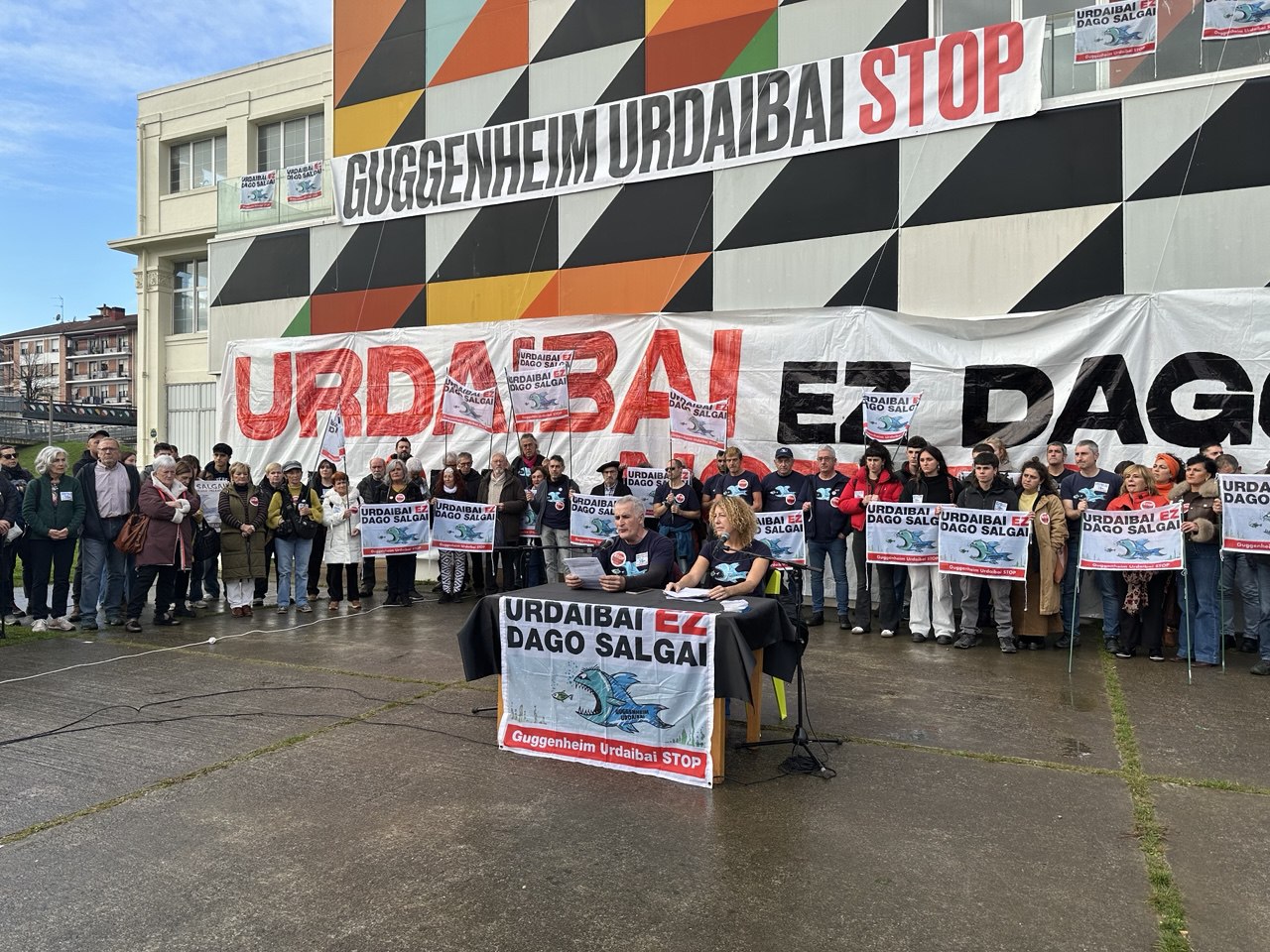 Guggenheim Urdaibai Stop plataformakoen prentsaurrekoa, museoaren proiektua bertan behera uzteko erabakia ofizial egin osteko biharamunean. BERRIA