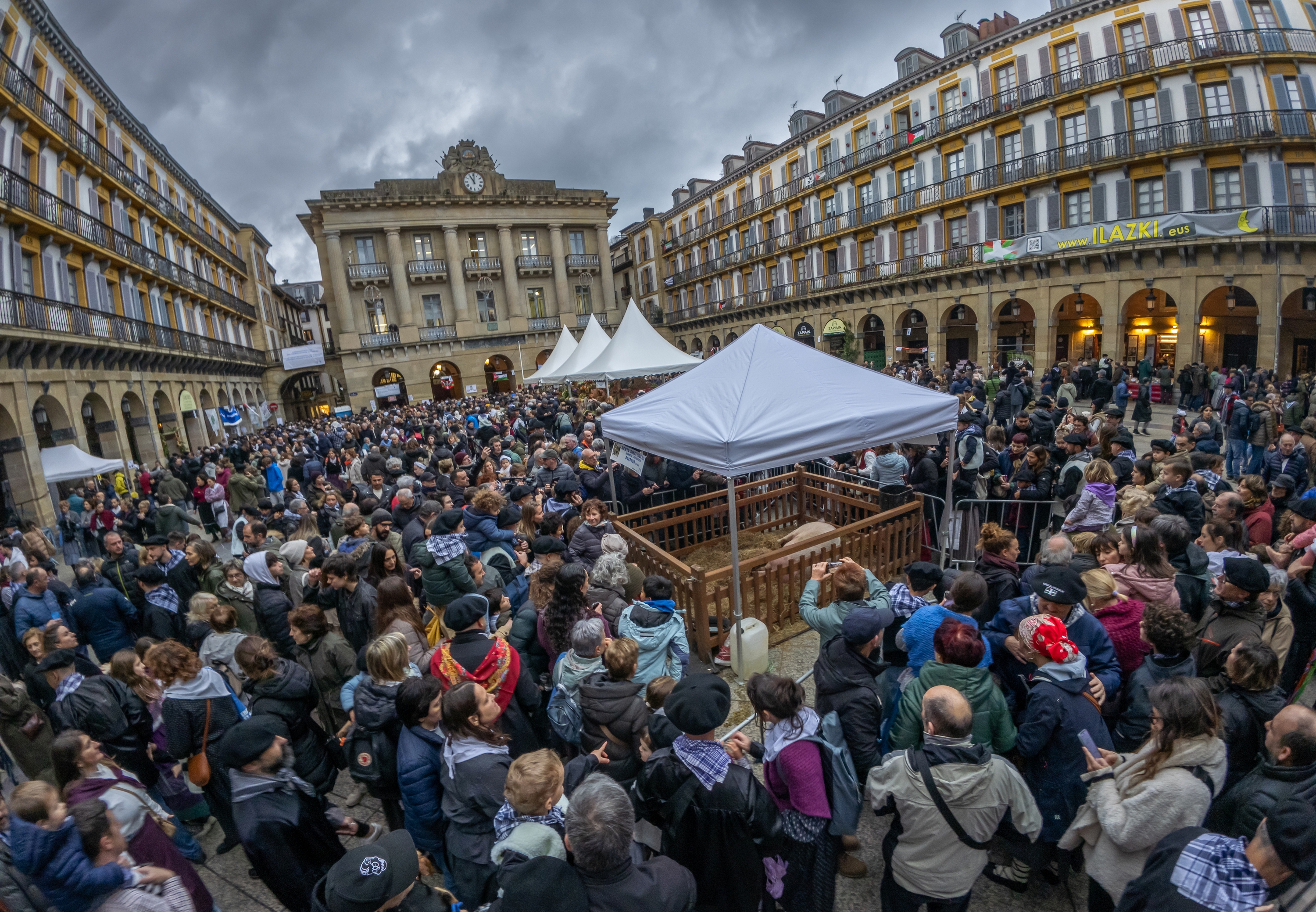 San Tomas azoka Donostian. ANDONI CANELLADA / FOKU