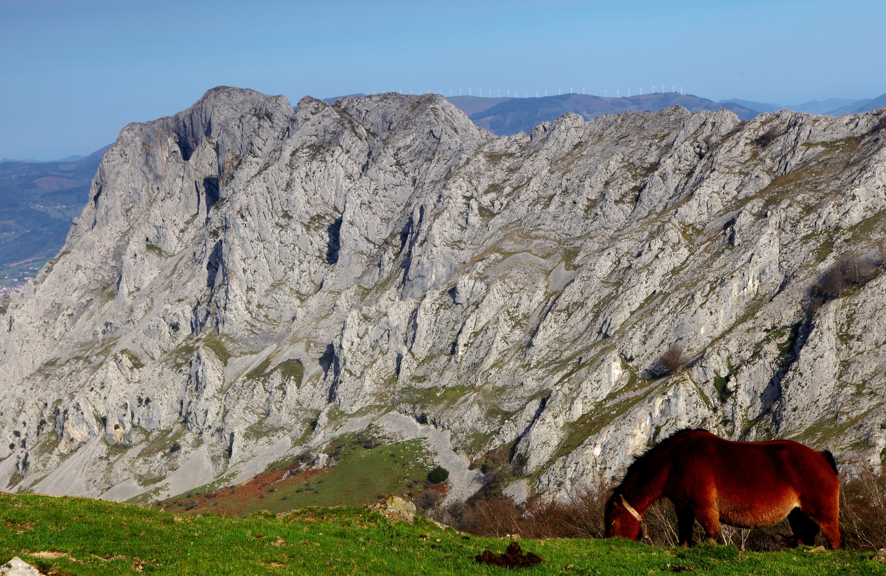 Elgoin eta Alluitz arteko gandor luzea, Urkiolagirretik ikusita. GORKA LOPEZ