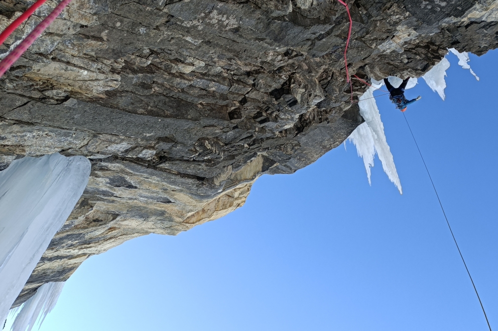 Josu Merino eta David Lopez 'Troner' Dolomitetako izotz jauziak eskalatzen