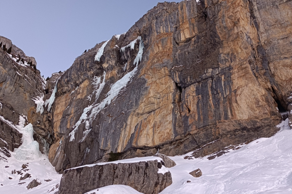 Josu Merino eta David Lopez 'Troner' Dolomitetako izotz jauziak eskalatzen
