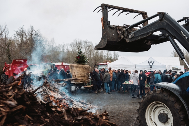 Ahurti eta Beskoitze arteko blokeatzea, atzoko argazki batean. GUILLAUME FAUVEAU