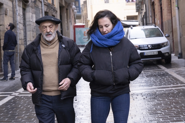 (ID_15628724) (Iñigo Uriz/@FOKU) 2025-12-23, Iruñea. Karla Ruiz Armendariz eta Jose Angel Aramendi Bilbao, Sare-ren manifestazioa... (ID_15628724) (Iñigo Uriz/@FOKU) 2025-12-23, Iruñea. Karla Ruiz Armendariz eta Jose Angel Aramendi Bilbao, Sare-ren manifestazioa...